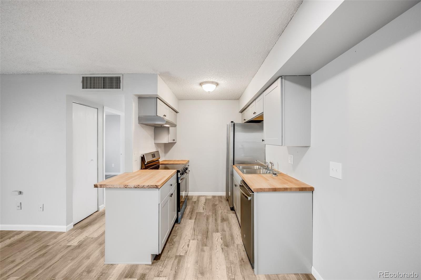 MLS Image #10 for 3100 s federal boulevard 112,denver, Colorado
