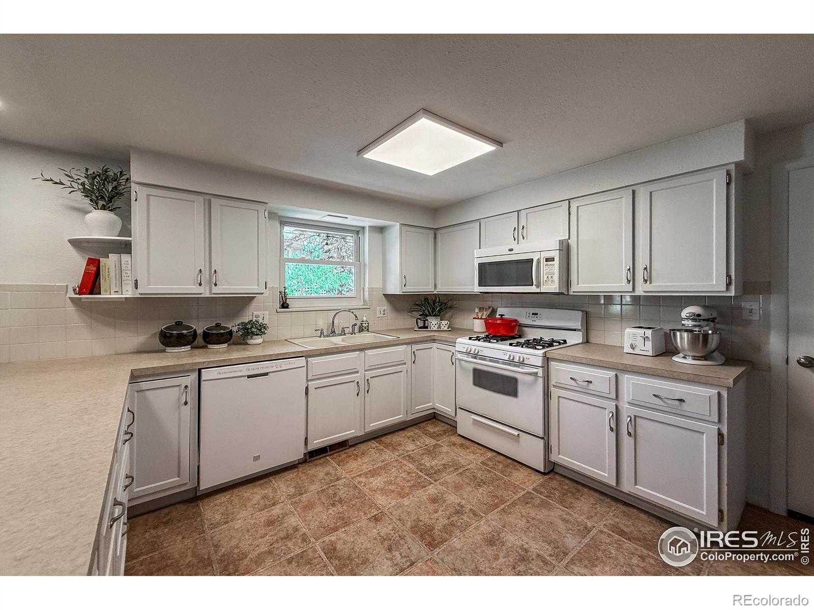 MLS Image #12 for 1005  cimmeron drive,loveland, Colorado