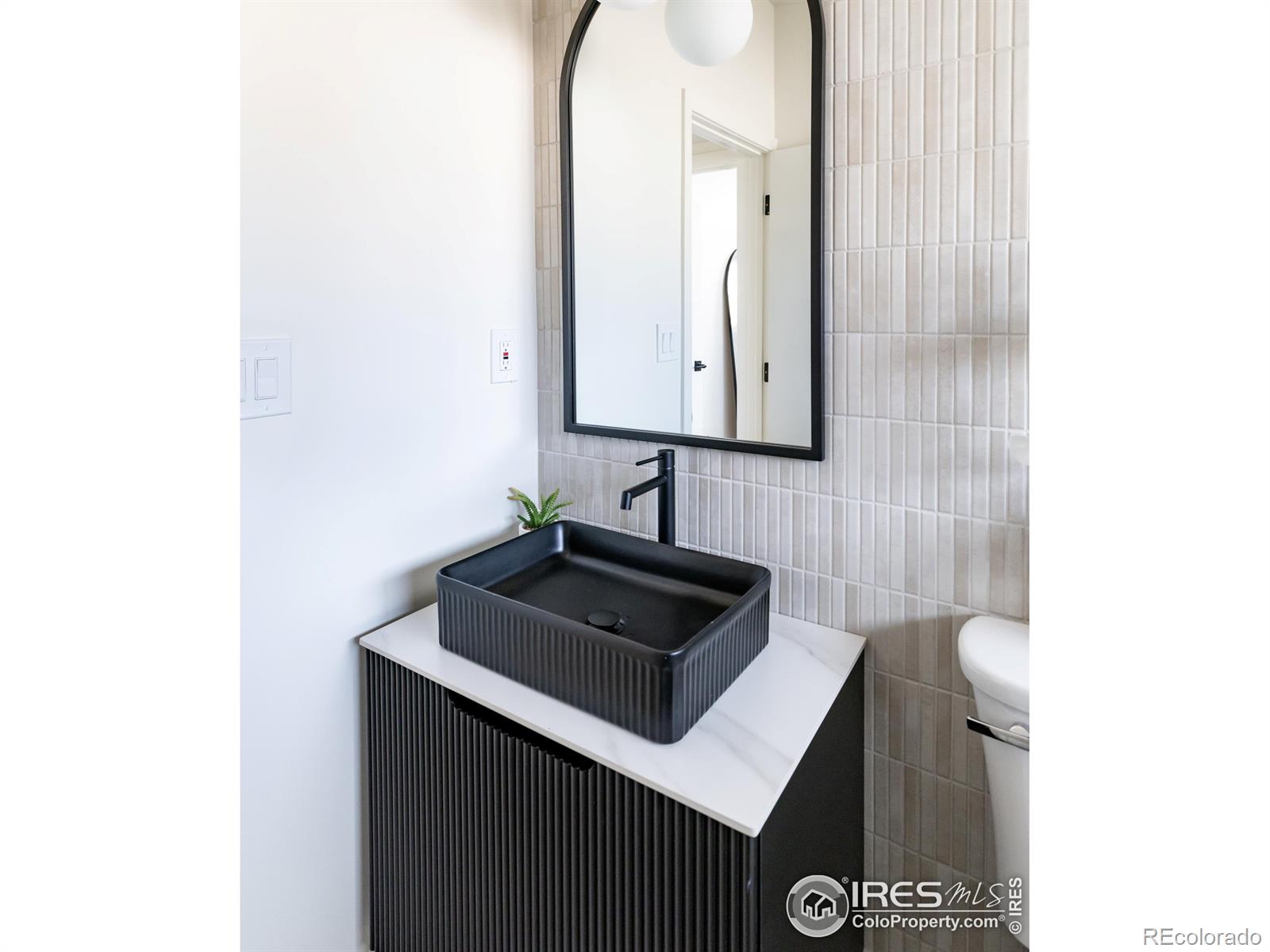 MLS Image #11 for 2435 s meade street,denver, Colorado