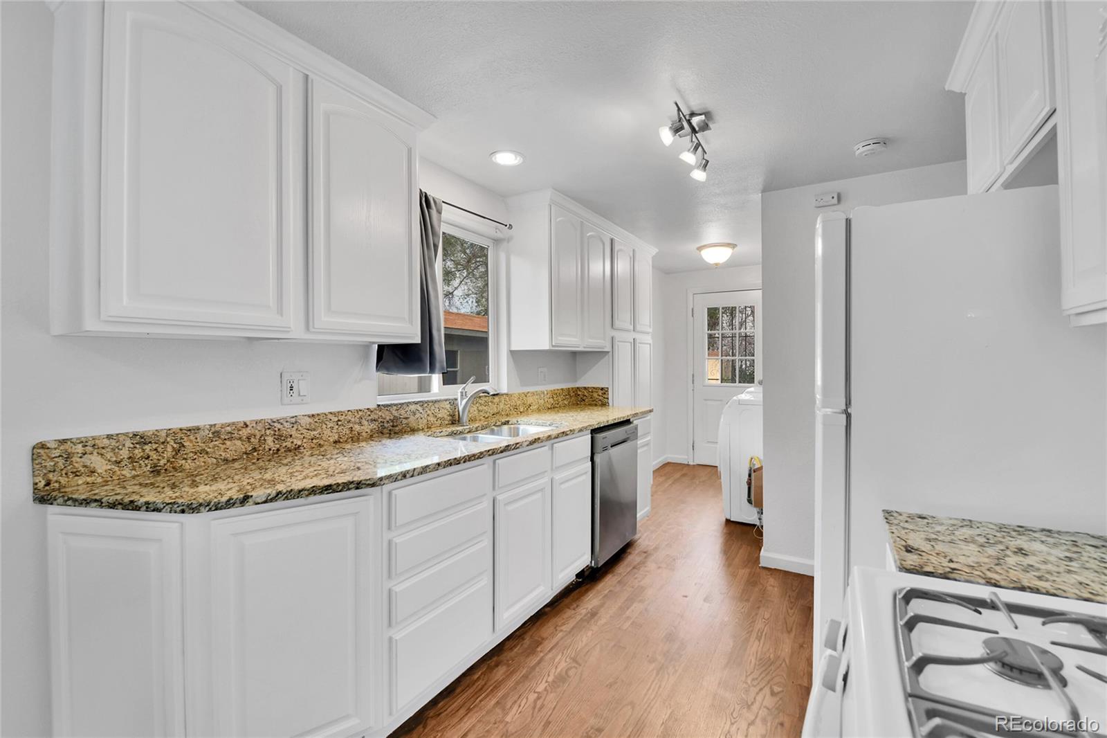 MLS Image #6 for 4155 s lipan street,englewood, Colorado