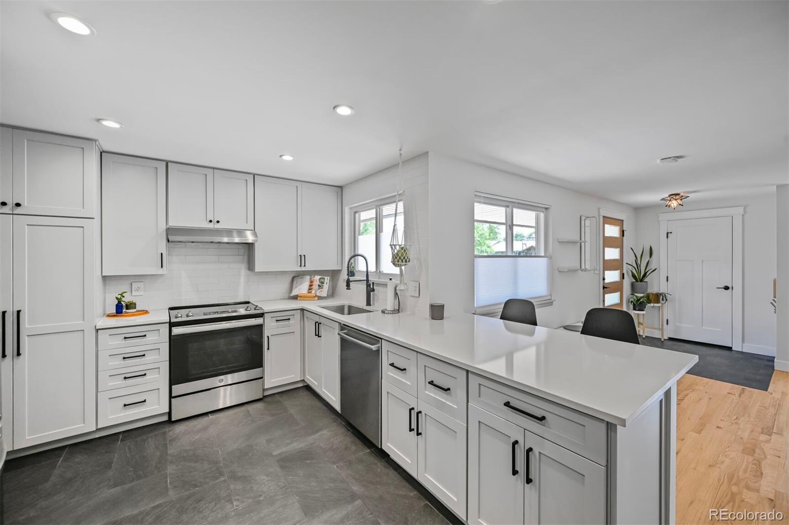 MLS Image #9 for 6987 e wyoming place,denver, Colorado