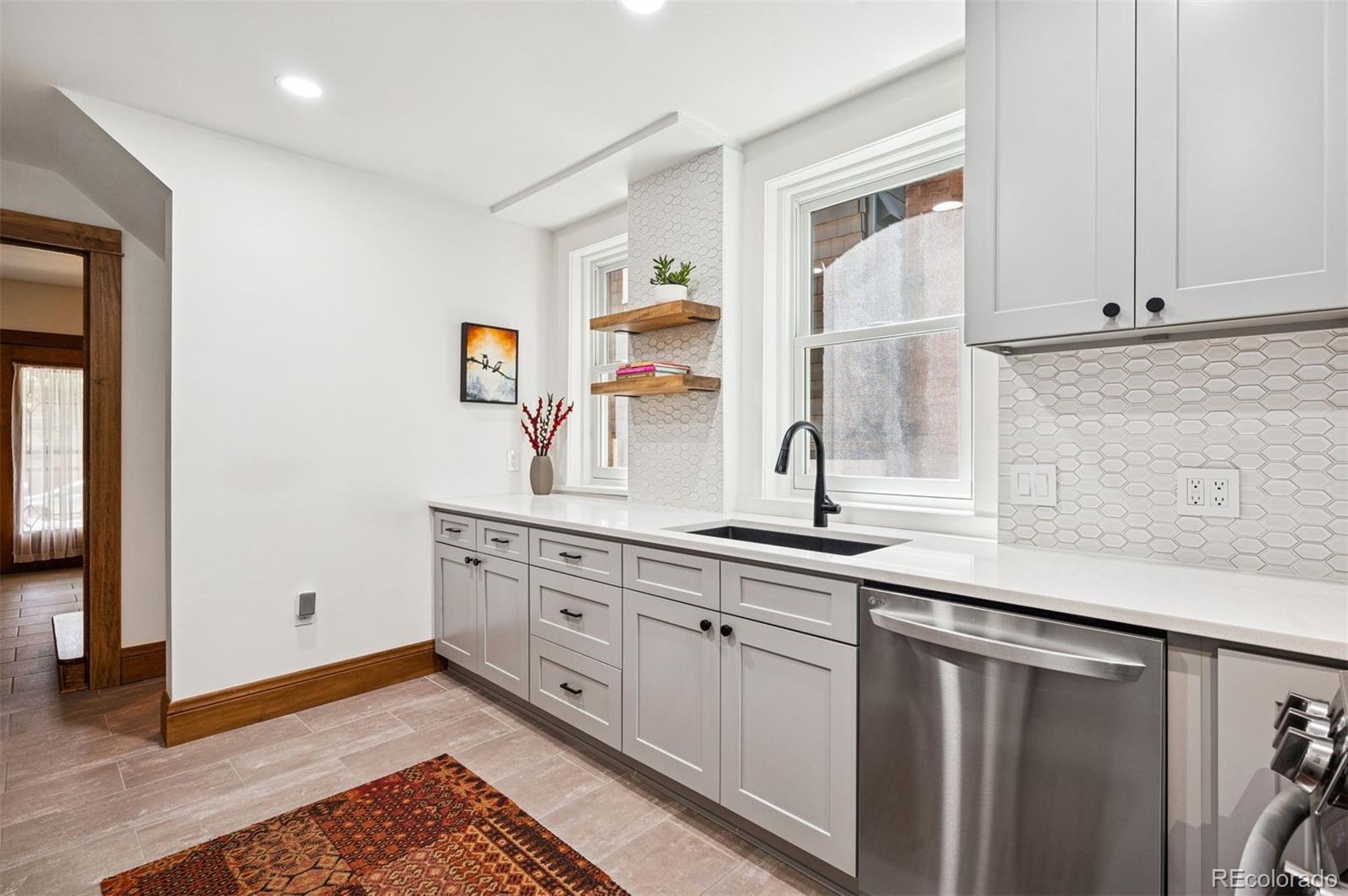 MLS Image #15 for 1007 n ogden street,denver, Colorado