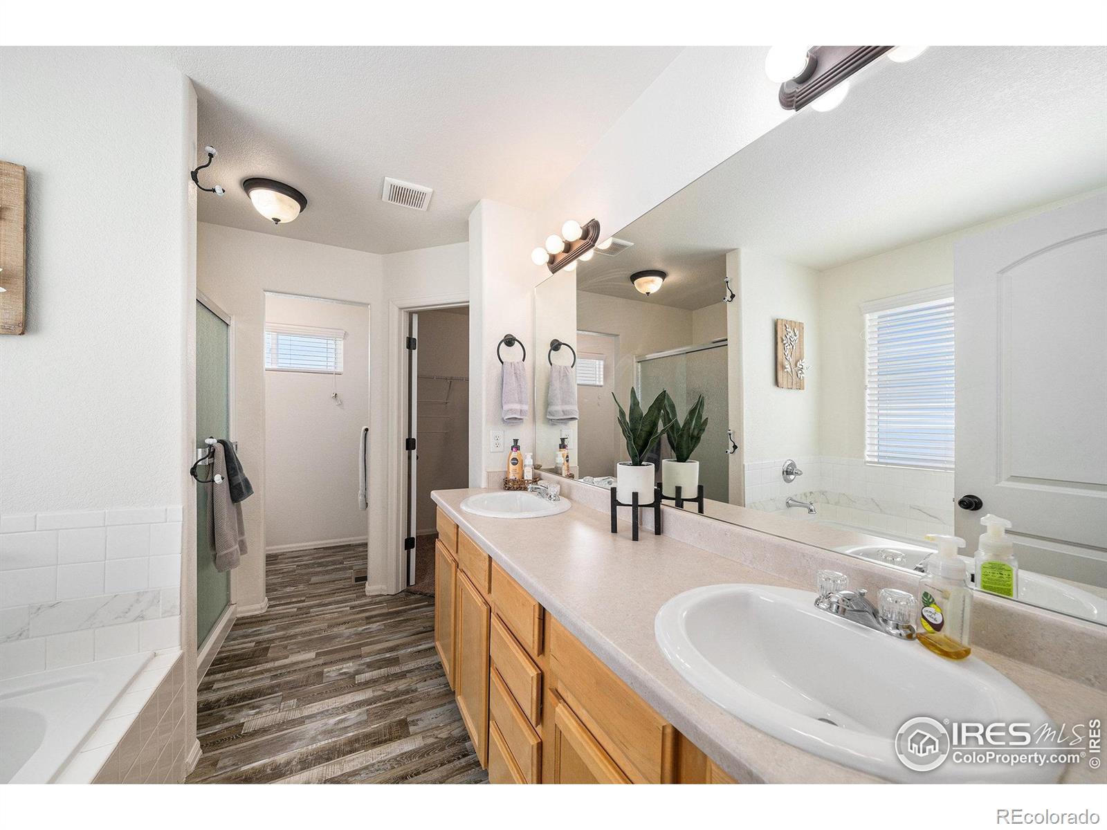 MLS Image #13 for 993  dove hill road,la salle, Colorado