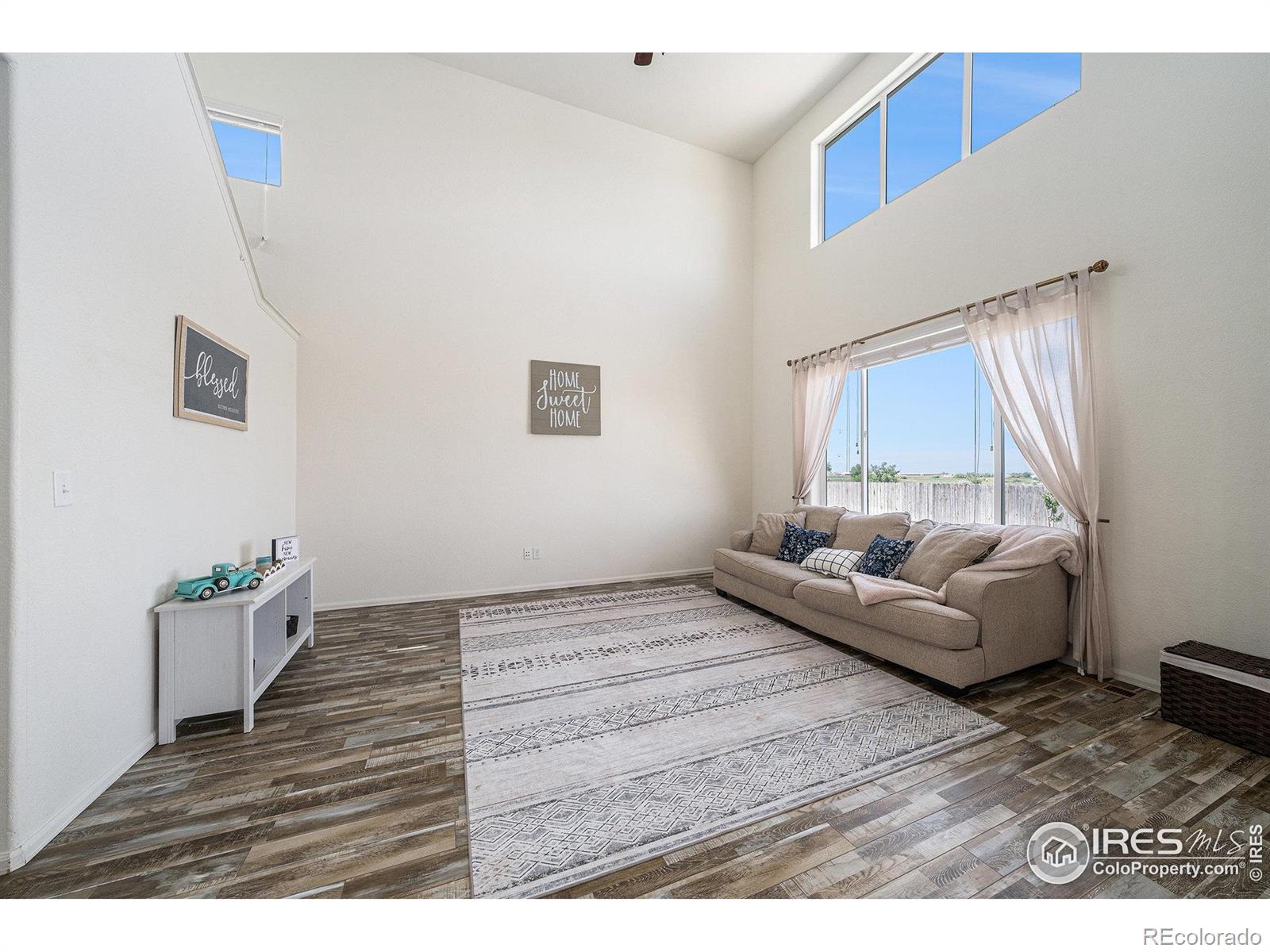 MLS Image #4 for 993  dove hill road,la salle, Colorado