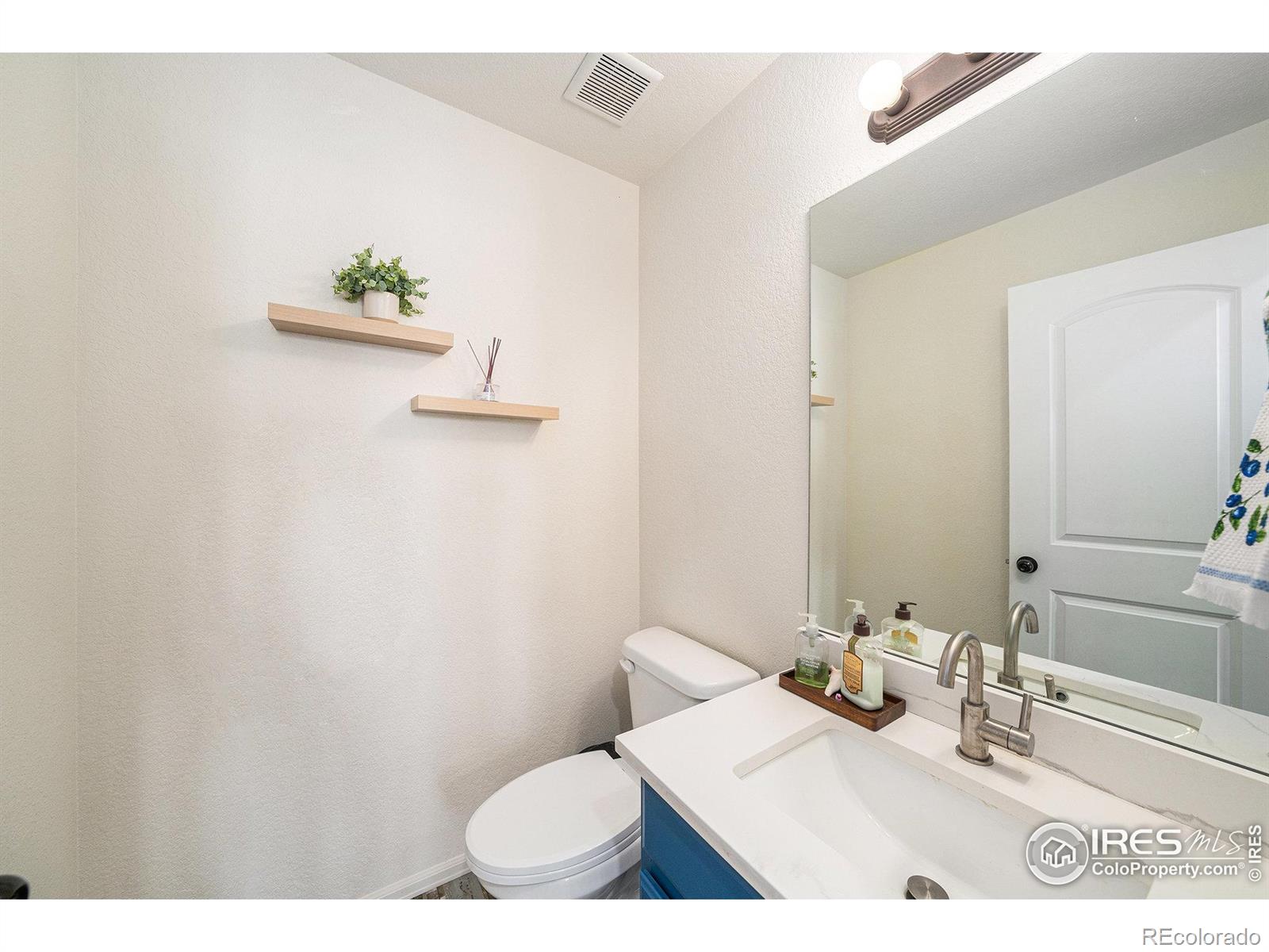MLS Image #9 for 993  dove hill road,la salle, Colorado