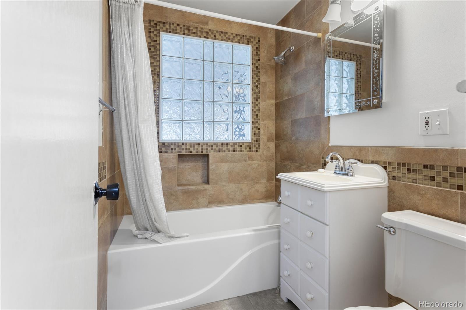 MLS Image #16 for 3231 s galapago street,englewood, Colorado