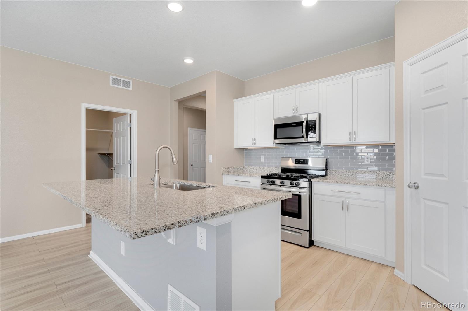 MLS Image #17 for 15525  quince circle,thornton, Colorado