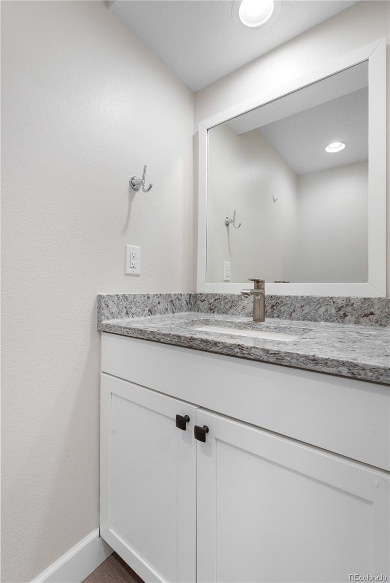 MLS Image #10 for 10724 e maplewood place,englewood, Colorado