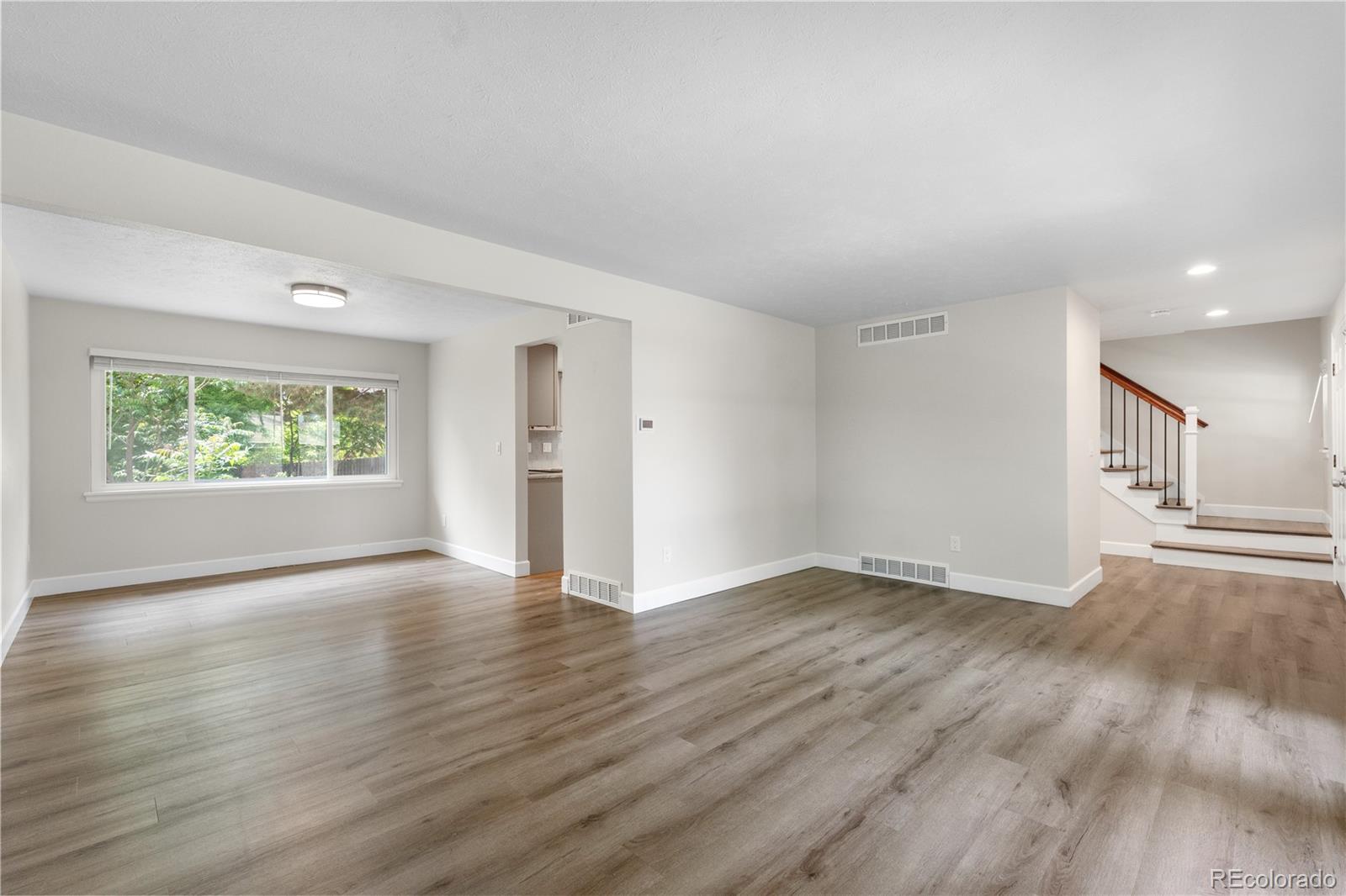 MLS Image #6 for 10724 e maplewood place,englewood, Colorado