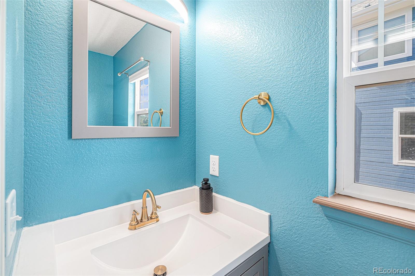 MLS Image #11 for 6147 n flanders street,aurora, Colorado