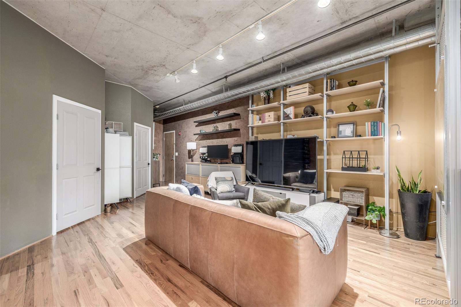 MLS Image #4 for 1499  blake street,denver, Colorado