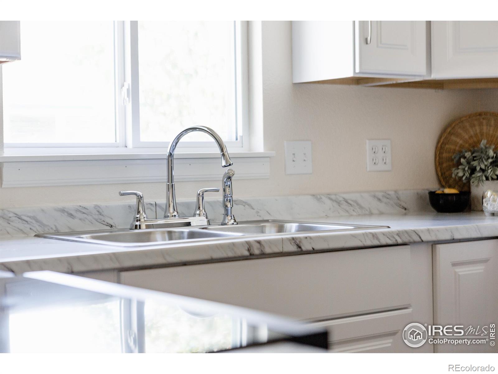 MLS Image #9 for 934  6th street,berthoud, Colorado