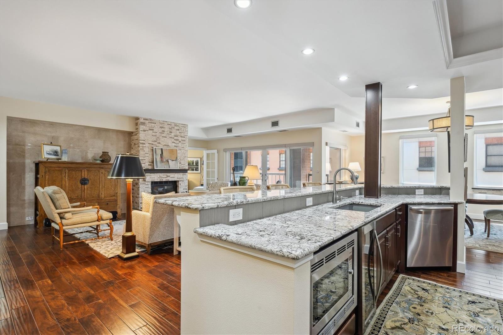 MLS Image #4 for 1512  larimer street,denver, Colorado