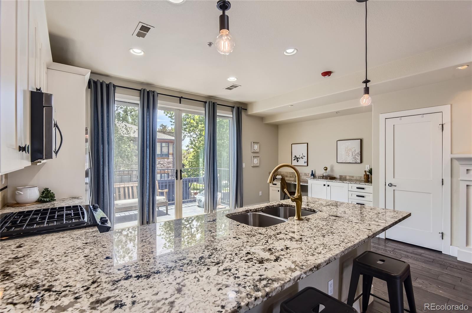 MLS Image #11 for 2700 e louisiana avenue,denver, Colorado