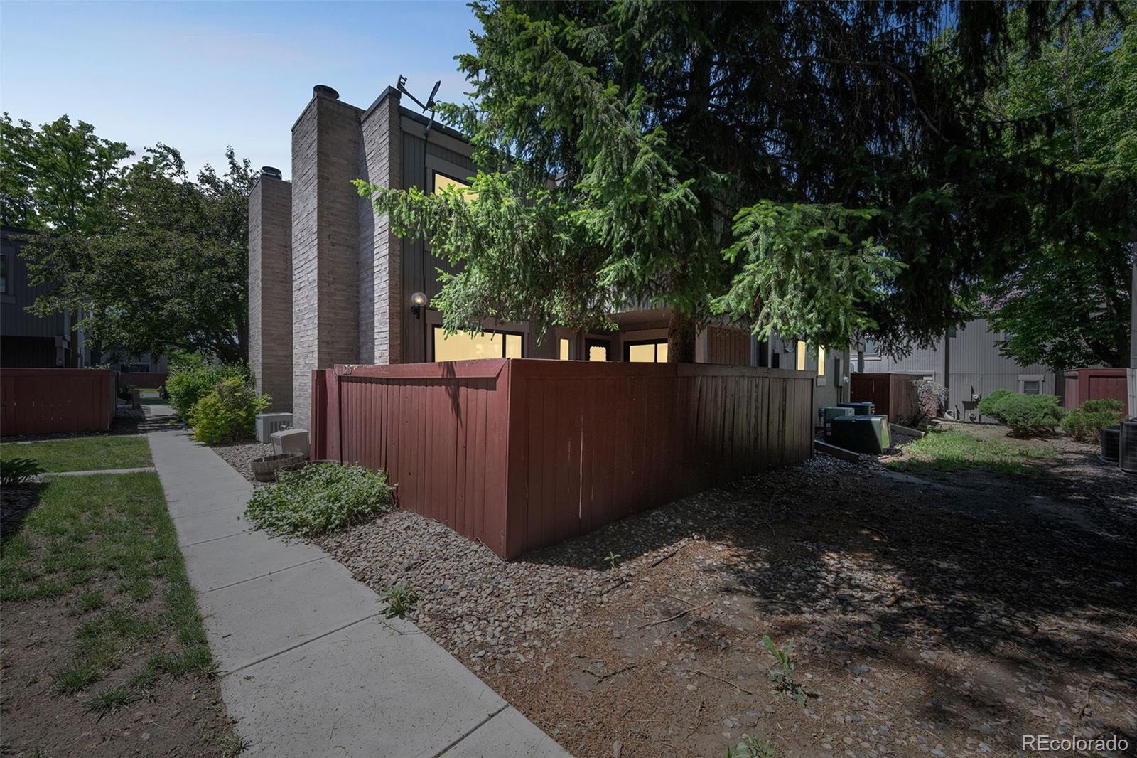 MLS Image #15 for 1219 s yosemite way,denver, Colorado