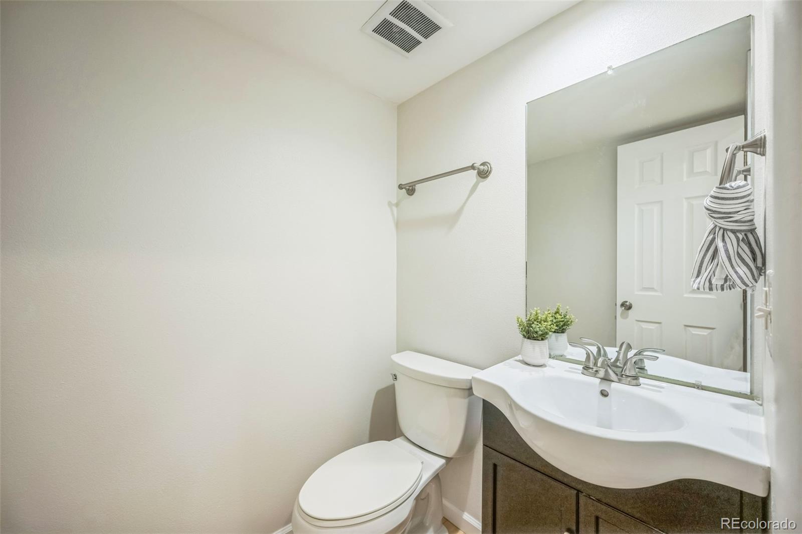 MLS Image #5 for 1219 s yosemite way,denver, Colorado