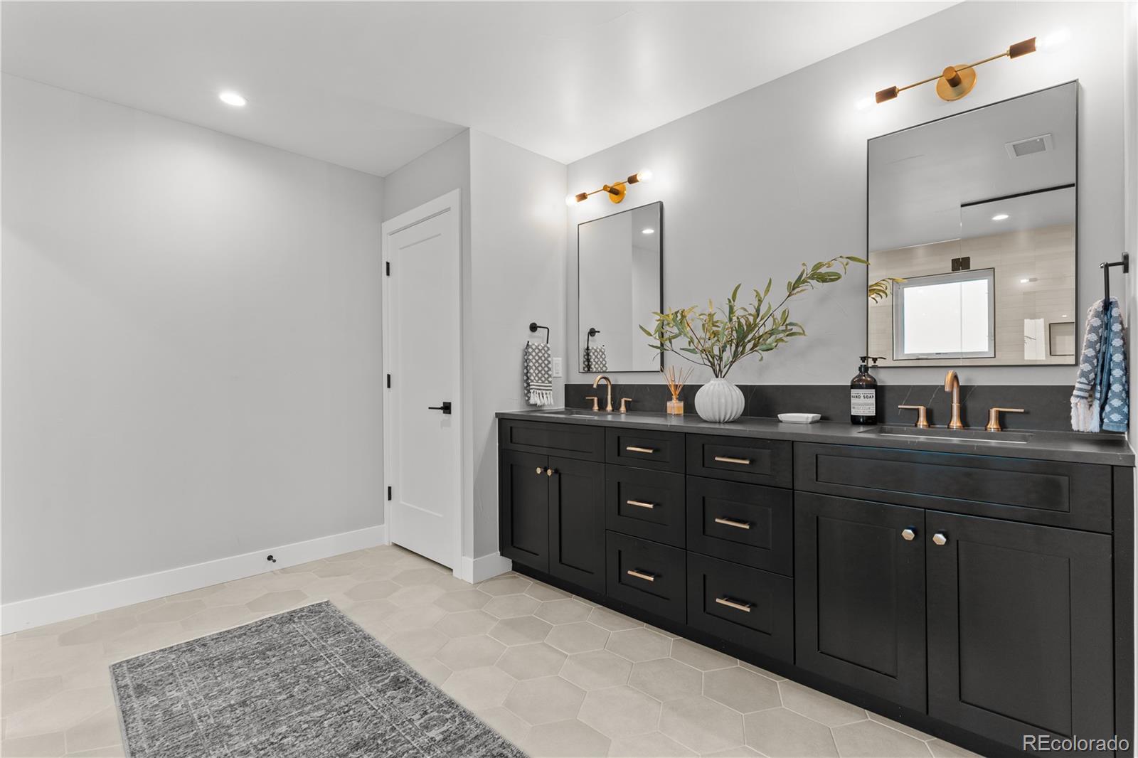 MLS Image #33 for 3256 s corona ,englewood, Colorado