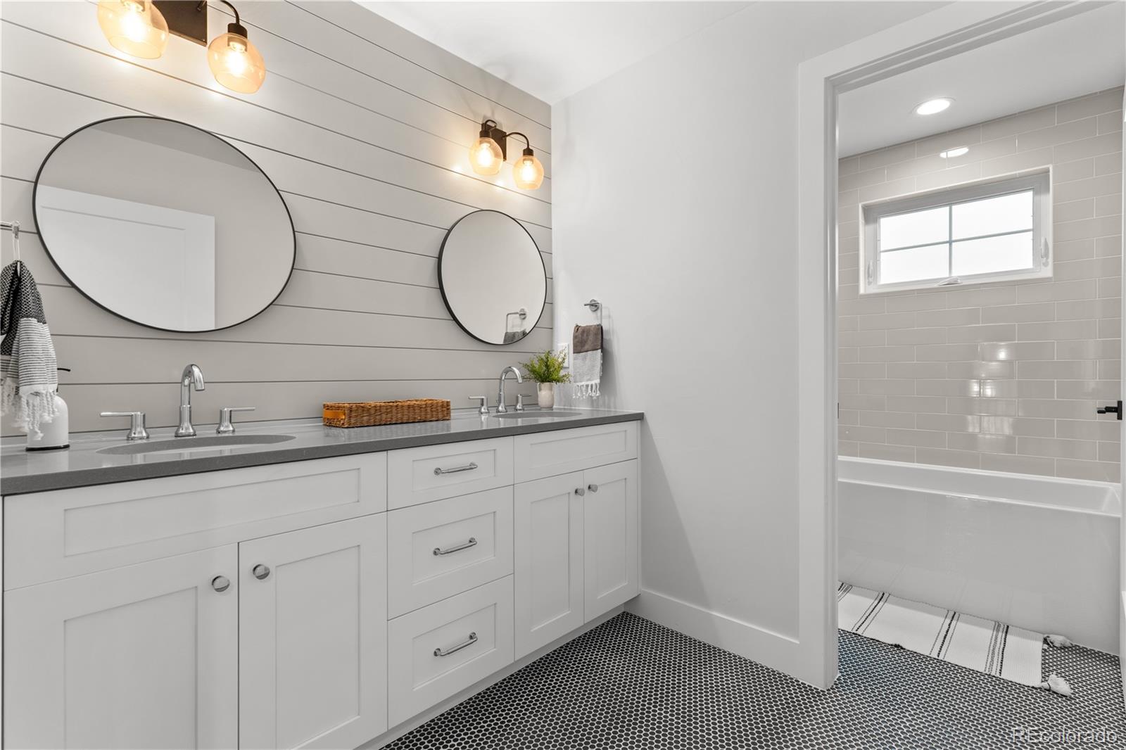 MLS Image #37 for 3256 s corona ,englewood, Colorado