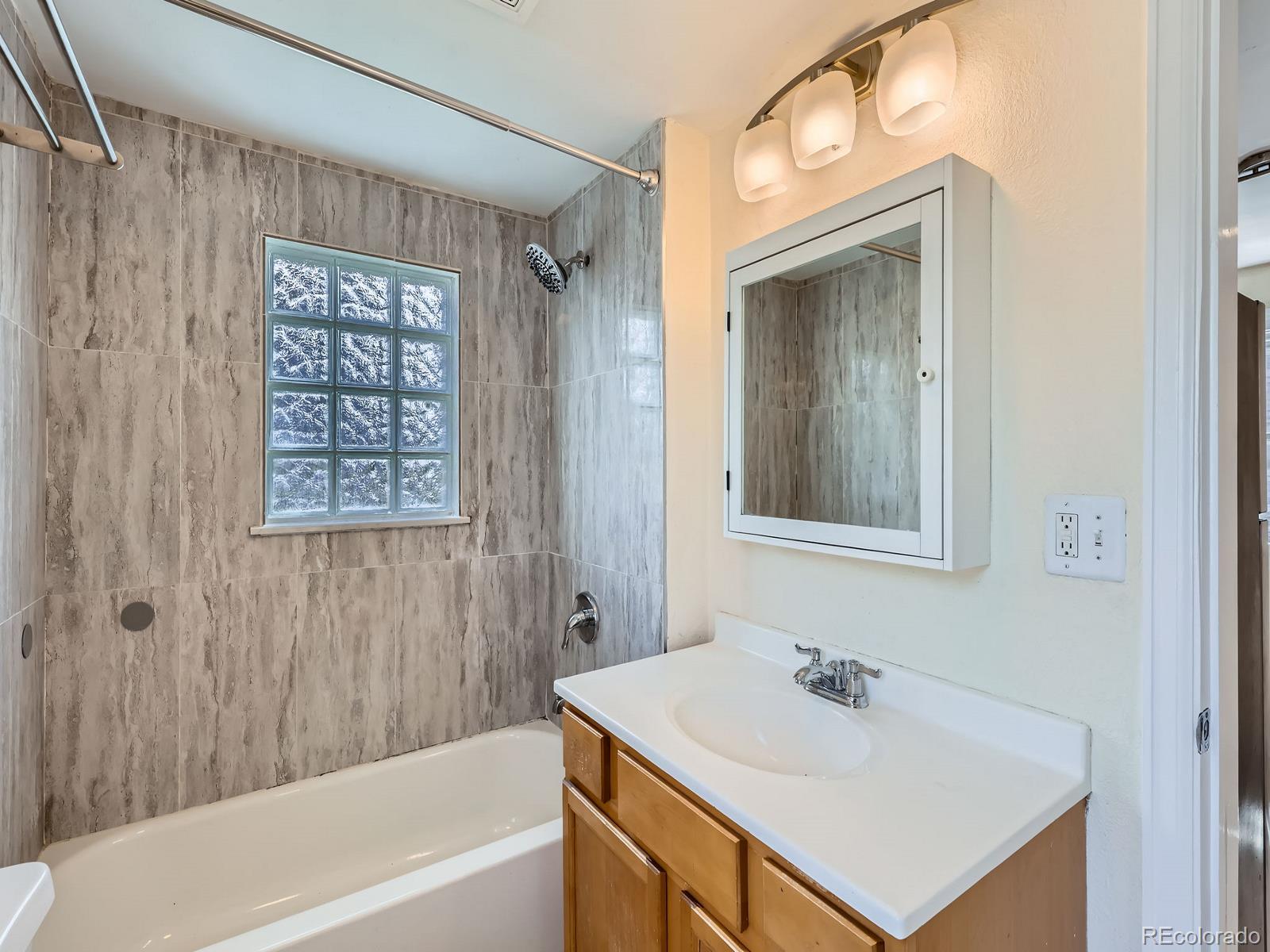 MLS Image #4 for 66 e 45th avenue,denver, Colorado