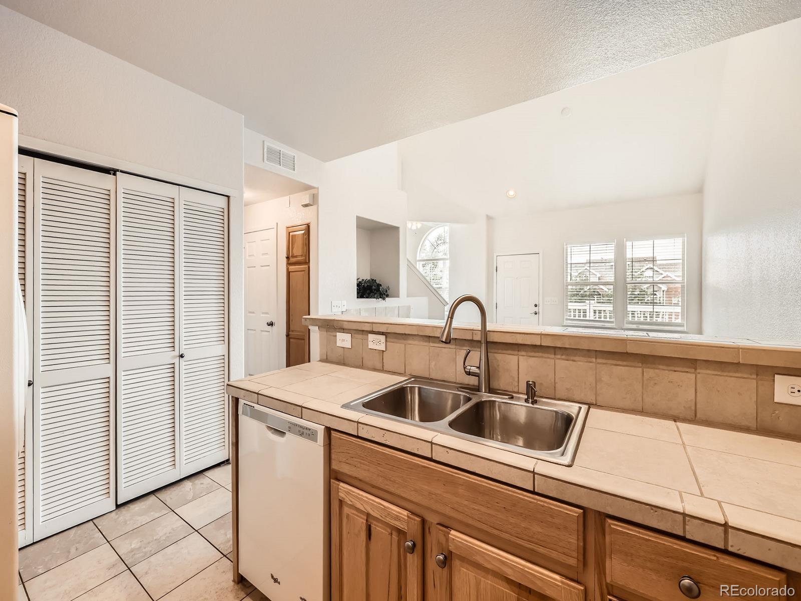 MLS Image #9 for 16366 e fremont avenue,aurora, Colorado