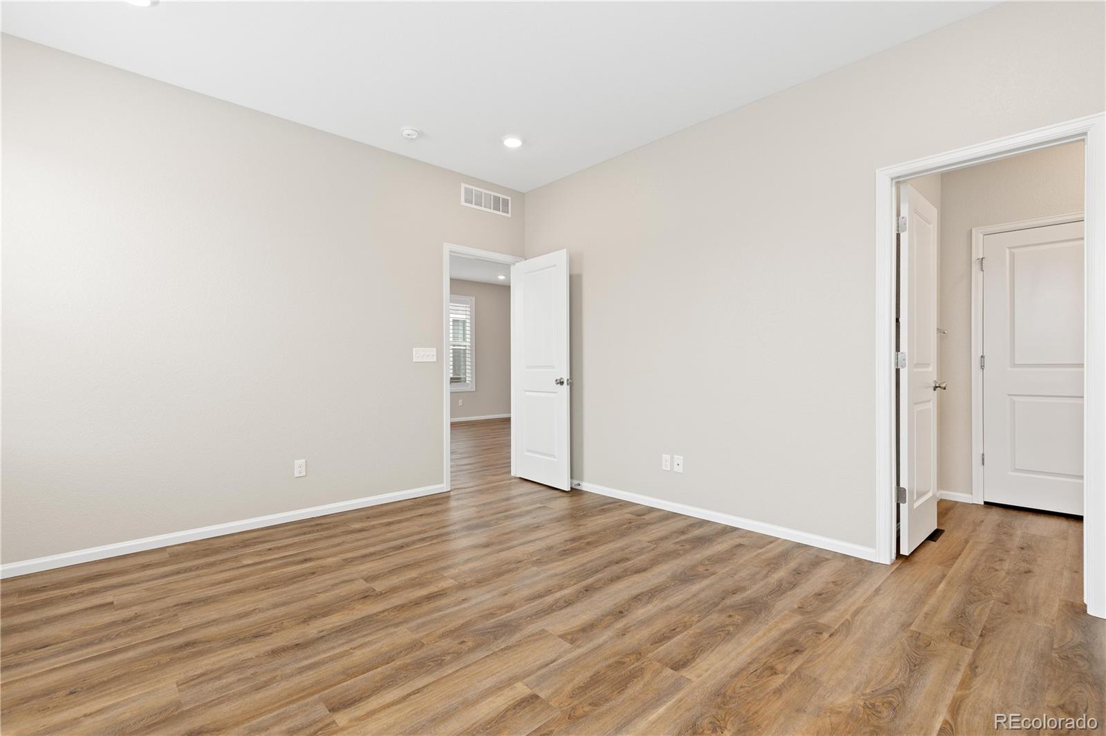 MLS Image #9 for 27639 e 7th lane,aurora, Colorado