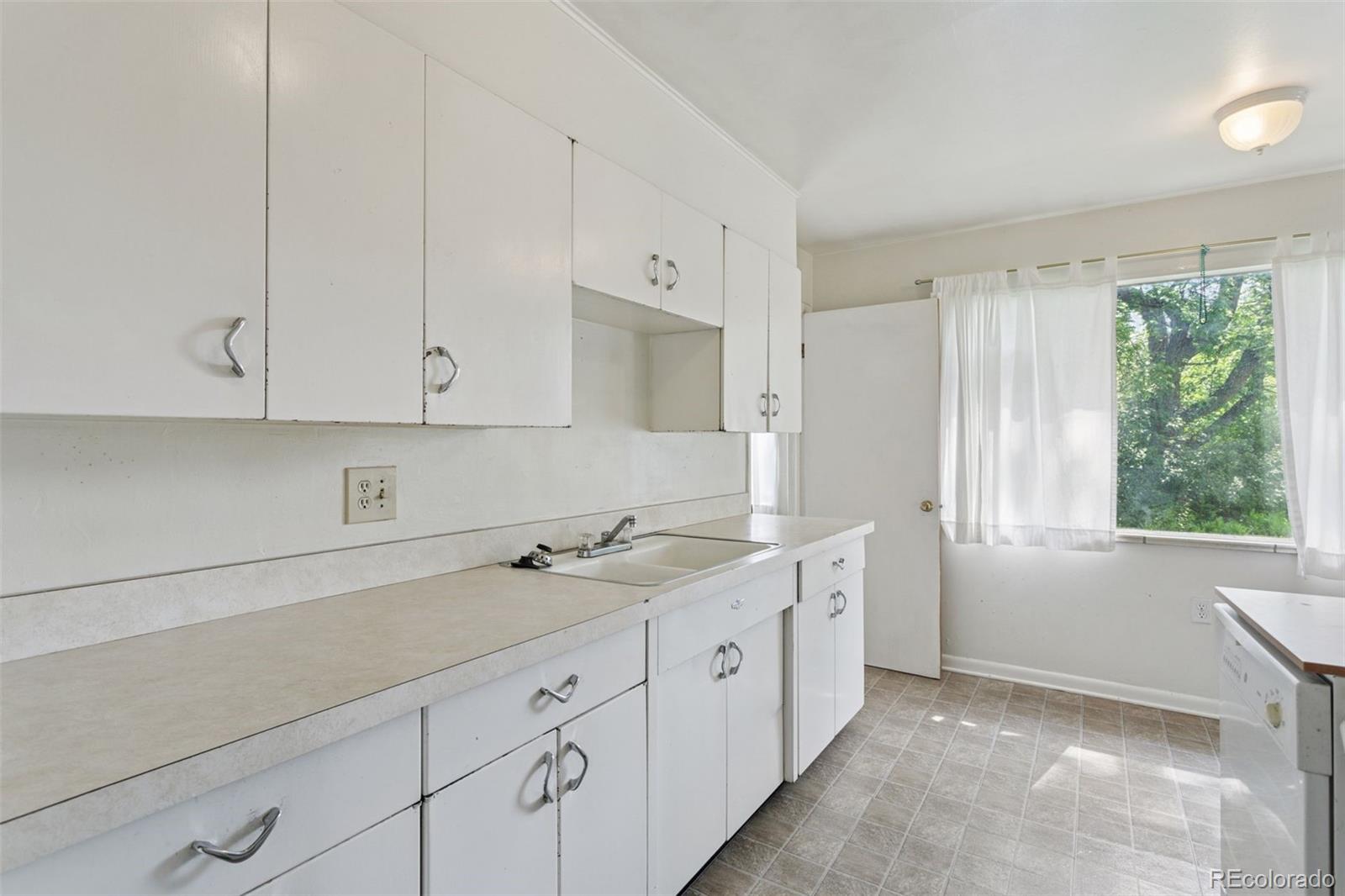 MLS Image #13 for 1742 s forest street,denver, Colorado