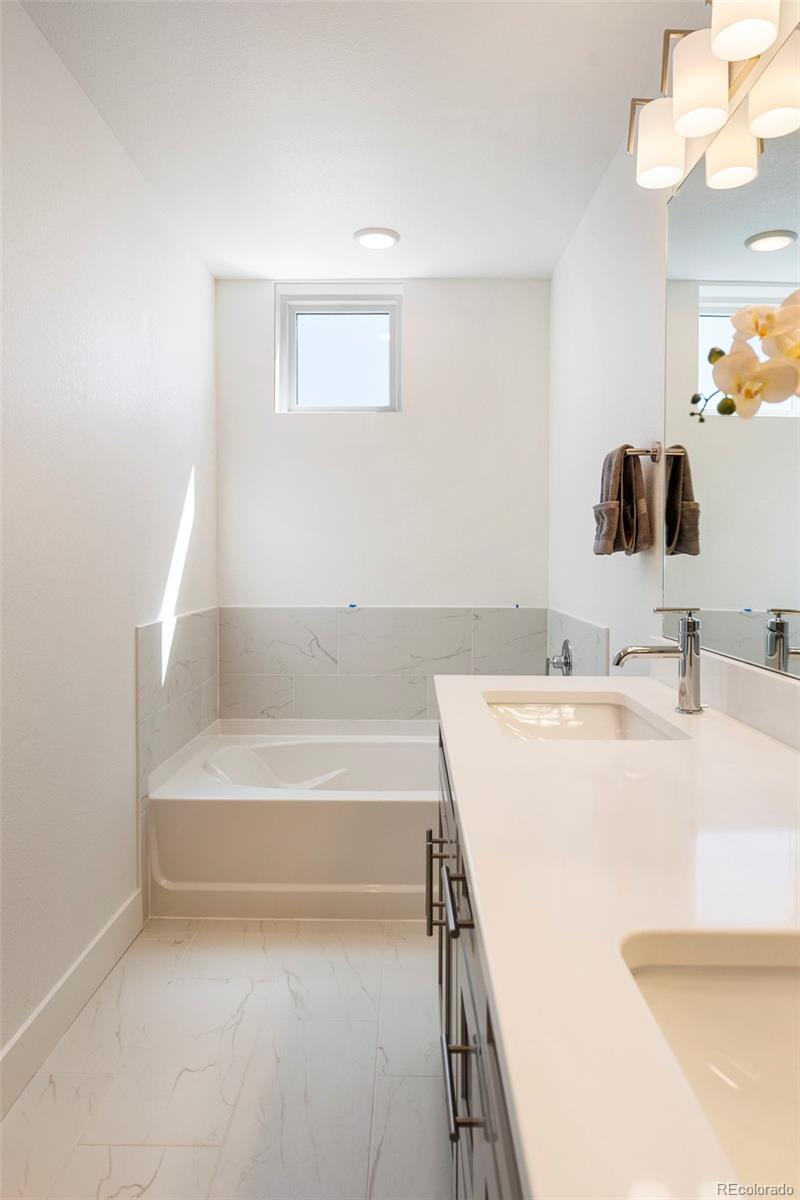 MLS Image #10 for 22  oneida court,denver, Colorado