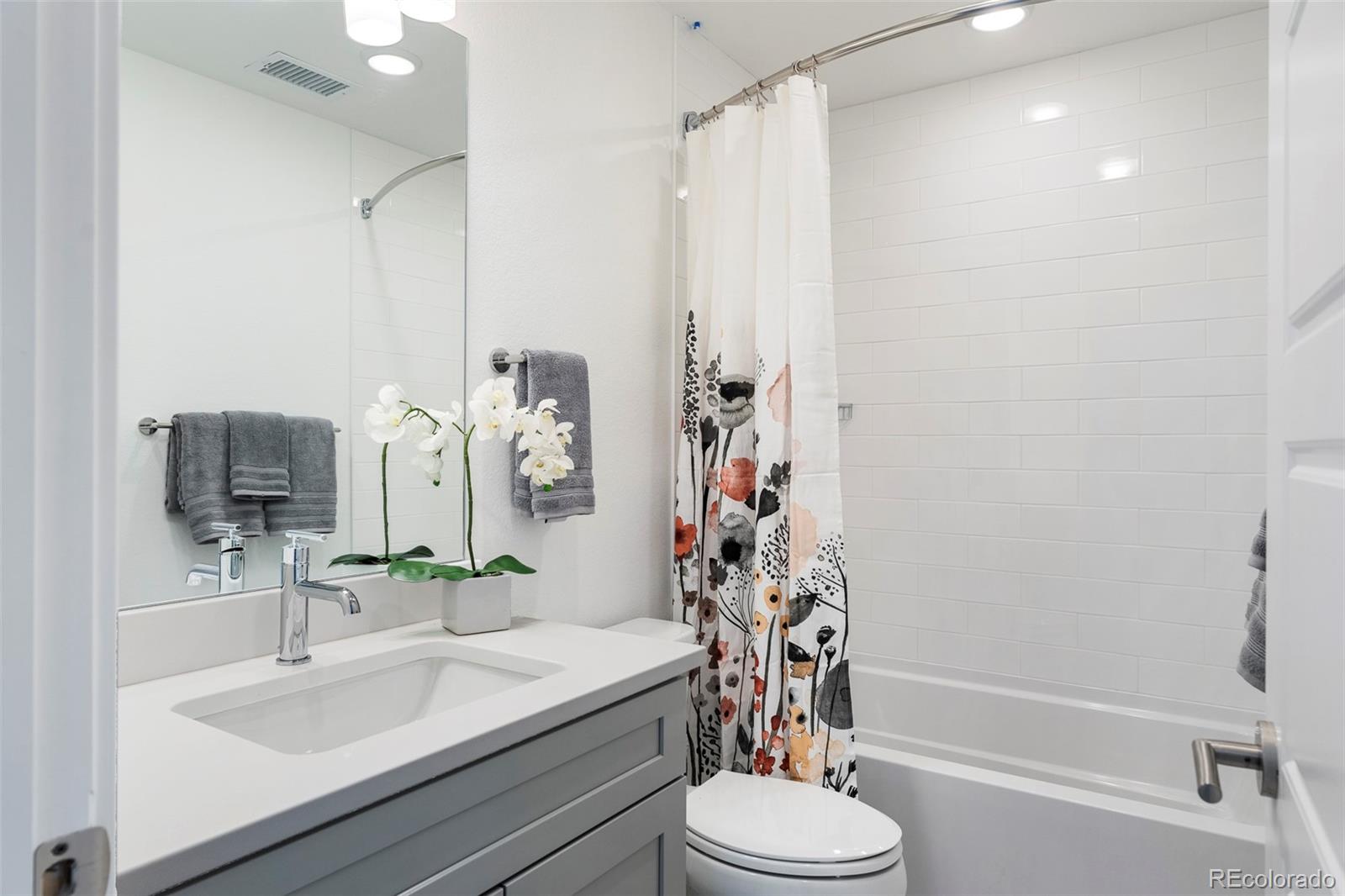 MLS Image #5 for 22  oneida court,denver, Colorado