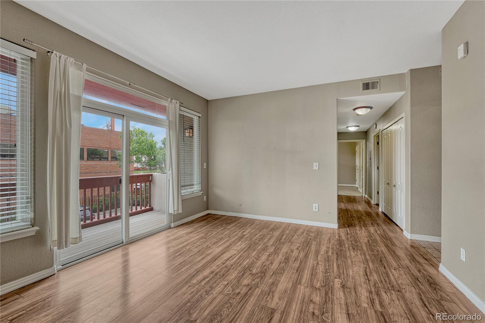 MLS Image #10 for 980 s locust street,denver, Colorado