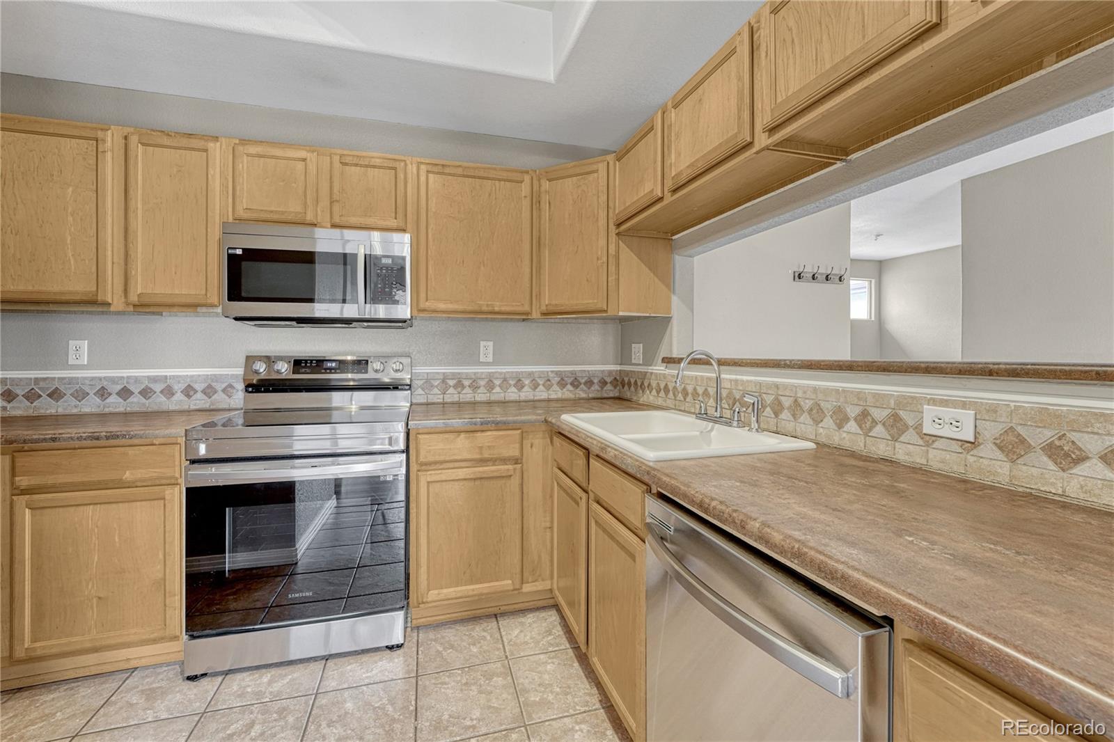 MLS Image #11 for 980 s locust street,denver, Colorado
