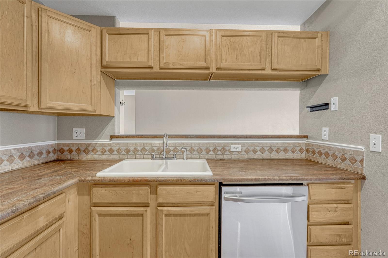 MLS Image #12 for 980 s locust street,denver, Colorado