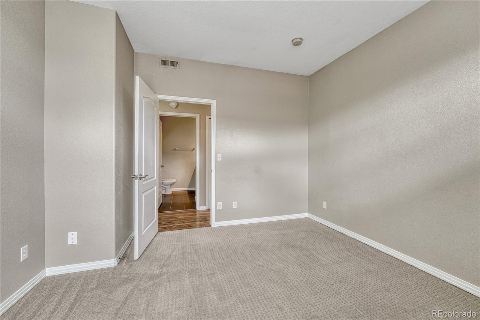 MLS Image #17 for 980 s locust street,denver, Colorado