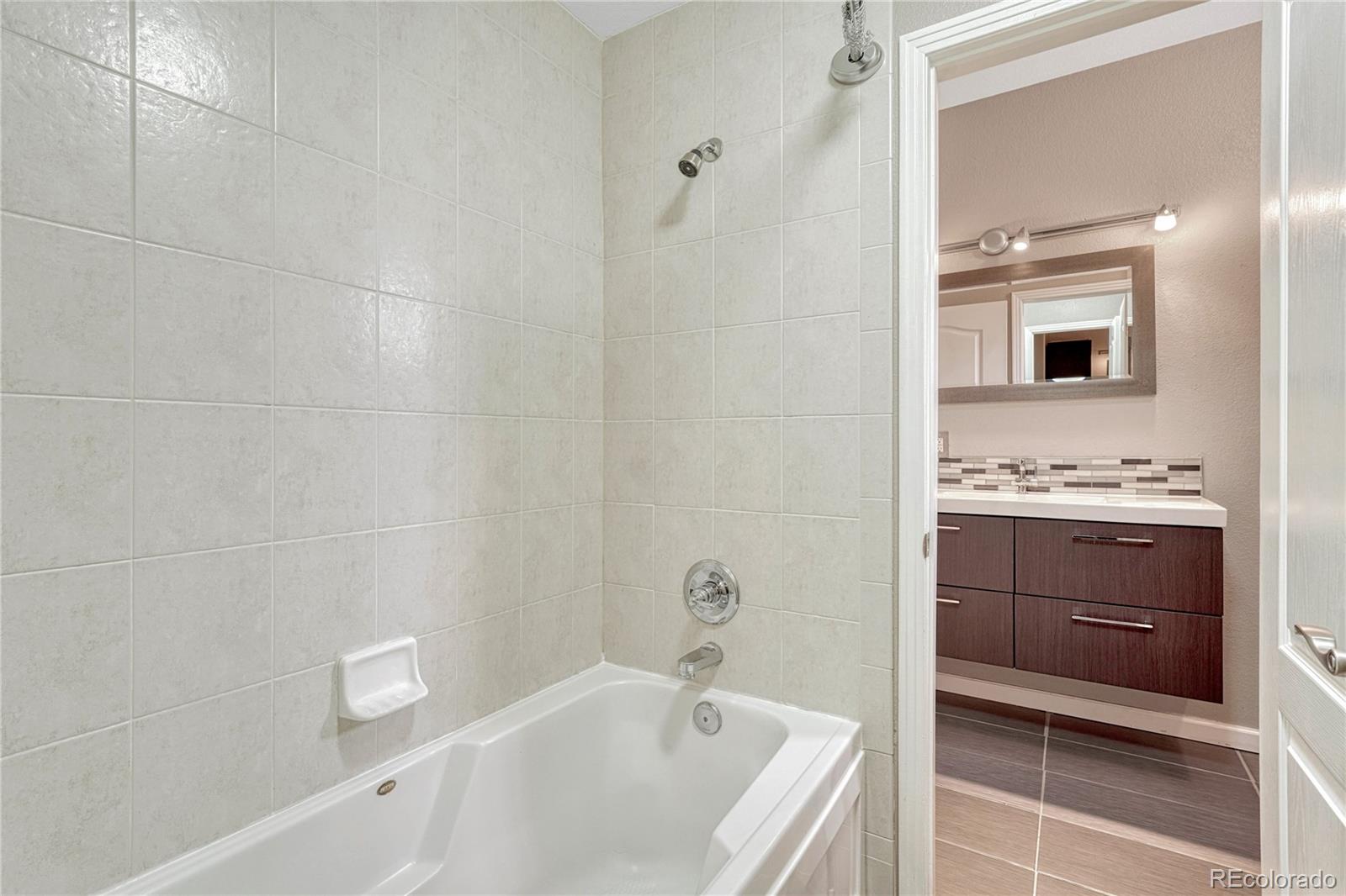 MLS Image #19 for 980 s locust street,denver, Colorado