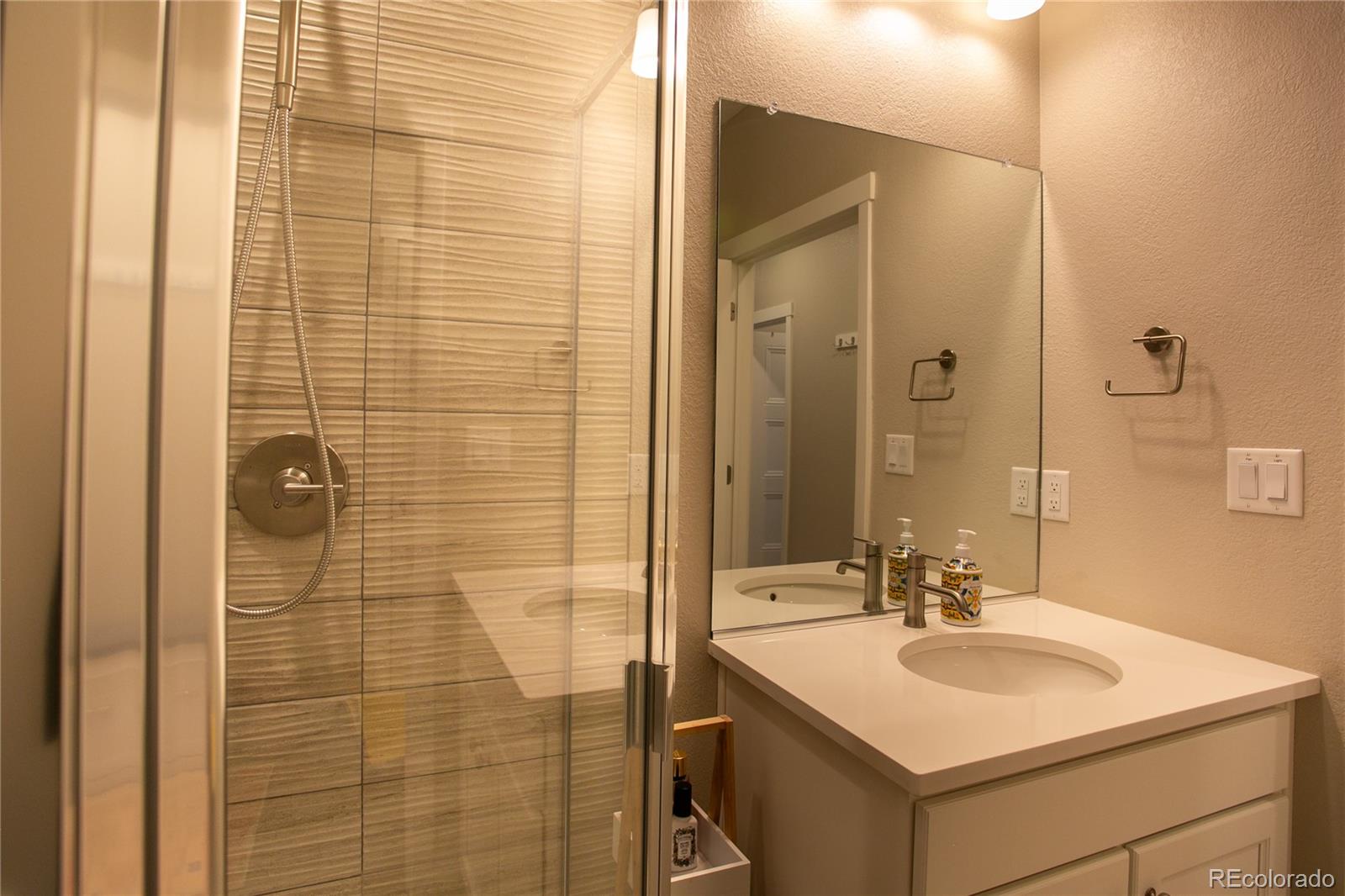 MLS Image #11 for 10018 e 62nd avenue,denver, Colorado