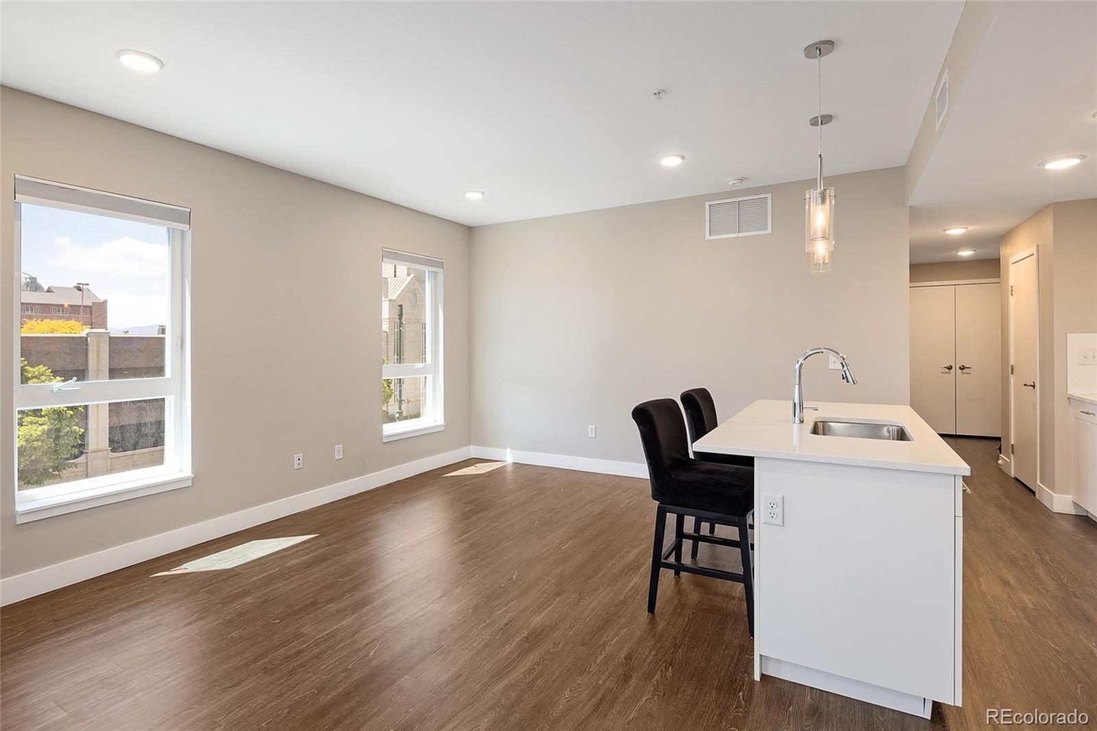 MLS Image #10 for 2374 s university boulevard,denver, Colorado