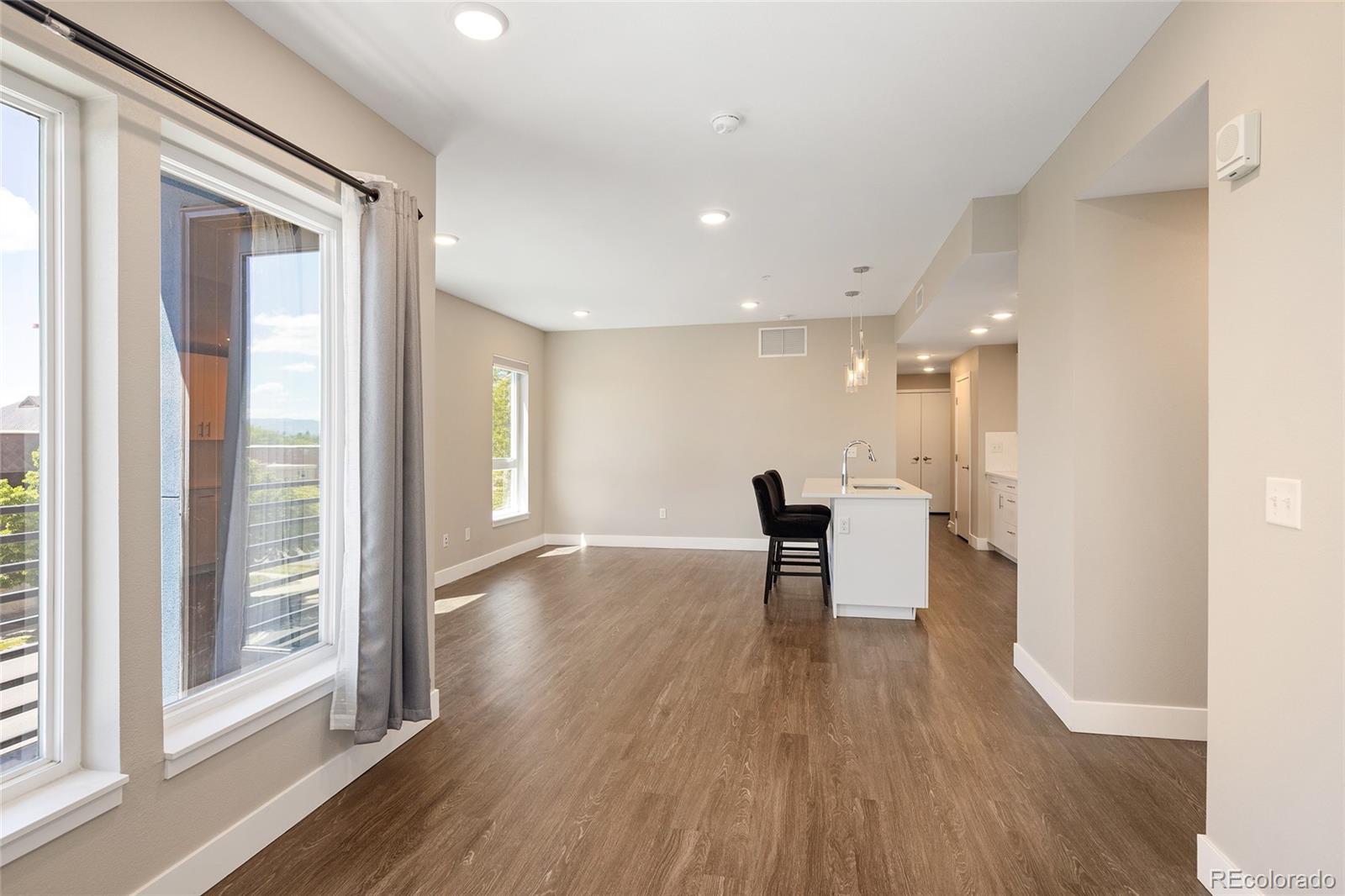 MLS Image #11 for 2374 s university boulevard,denver, Colorado