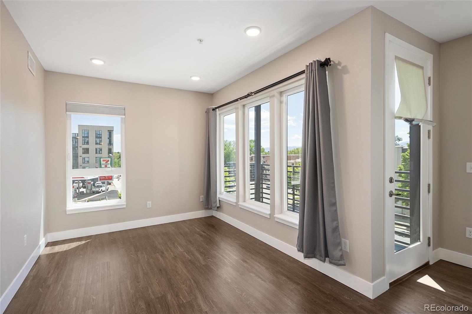 MLS Image #7 for 2374 s university boulevard,denver, Colorado