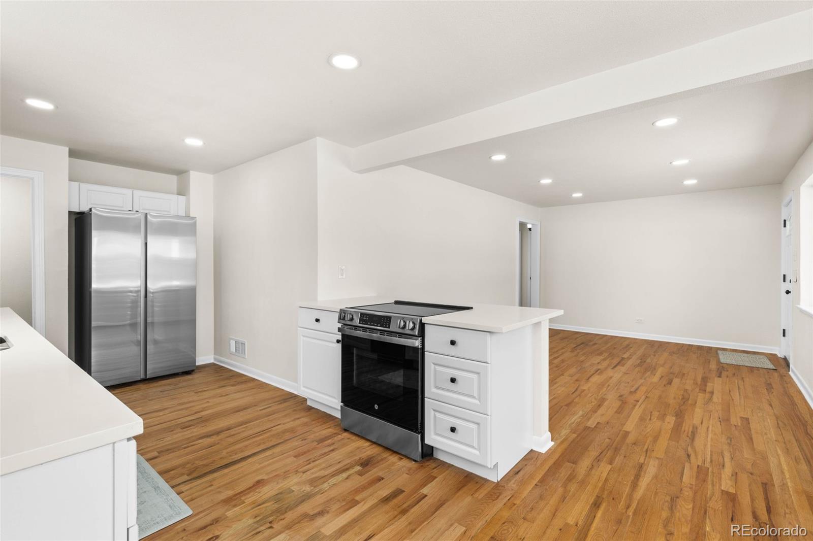 MLS Image #11 for 7555 e 22nd avenue,denver, Colorado