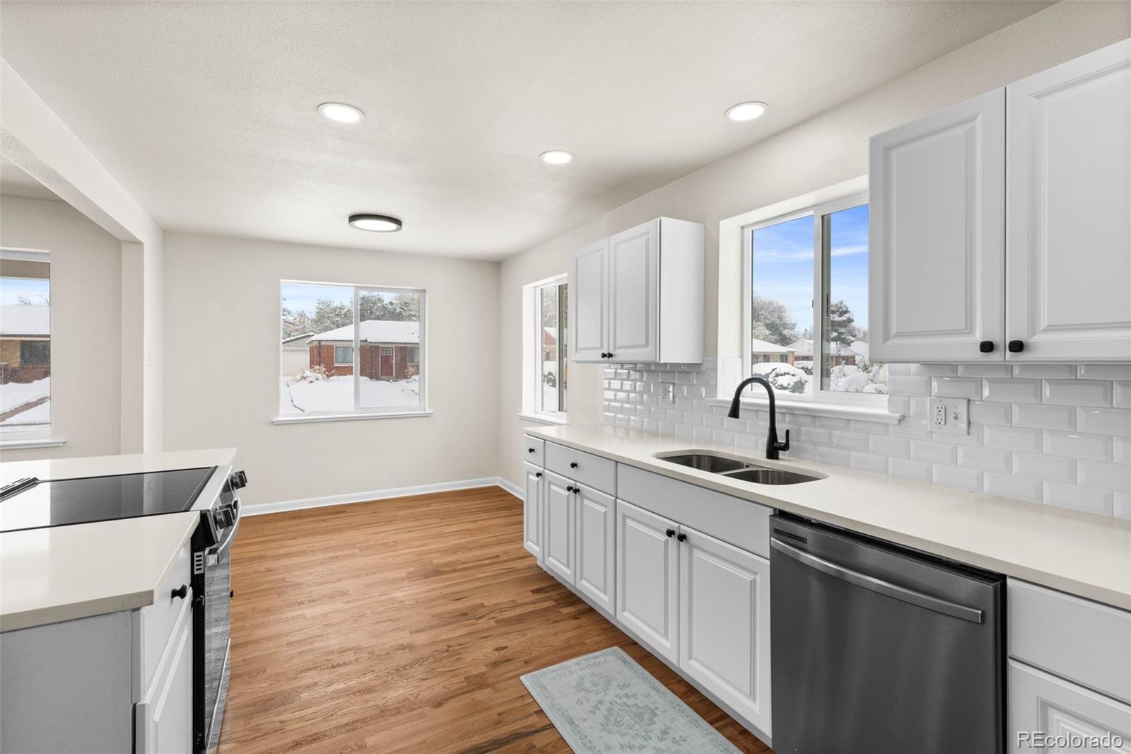 MLS Image #13 for 7555 e 22nd avenue,denver, Colorado