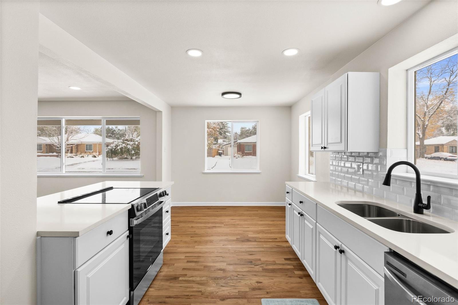 MLS Image #15 for 7555 e 22nd avenue,denver, Colorado