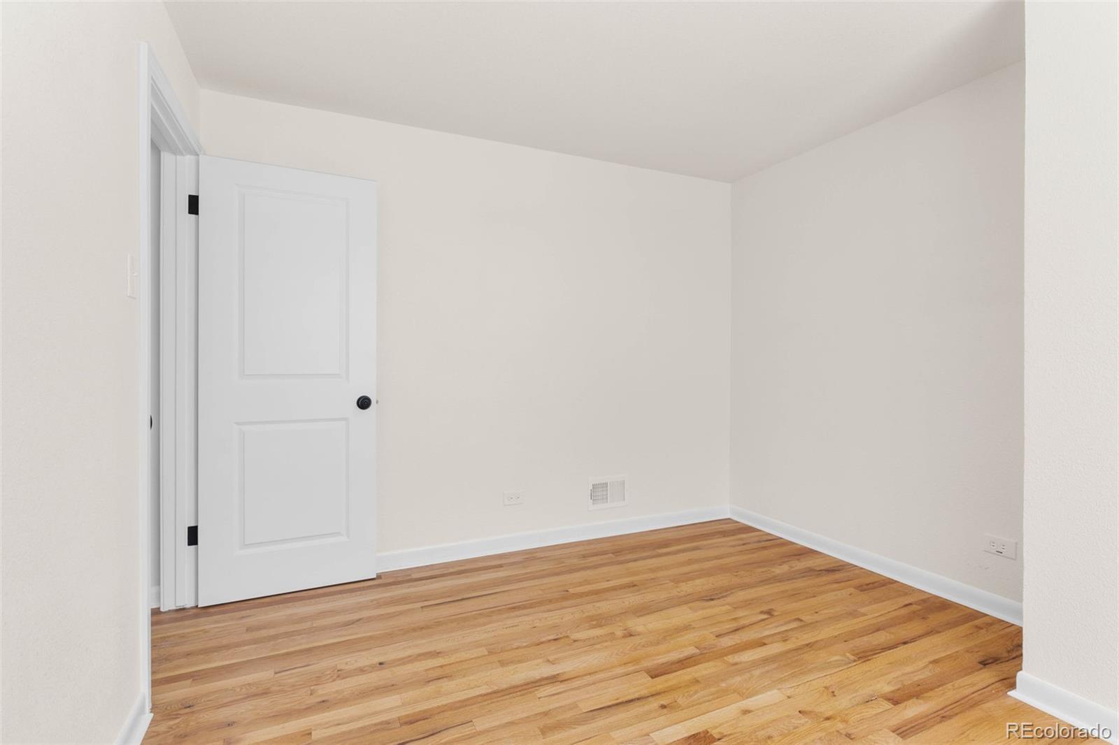 MLS Image #29 for 7555 e 22nd avenue,denver, Colorado