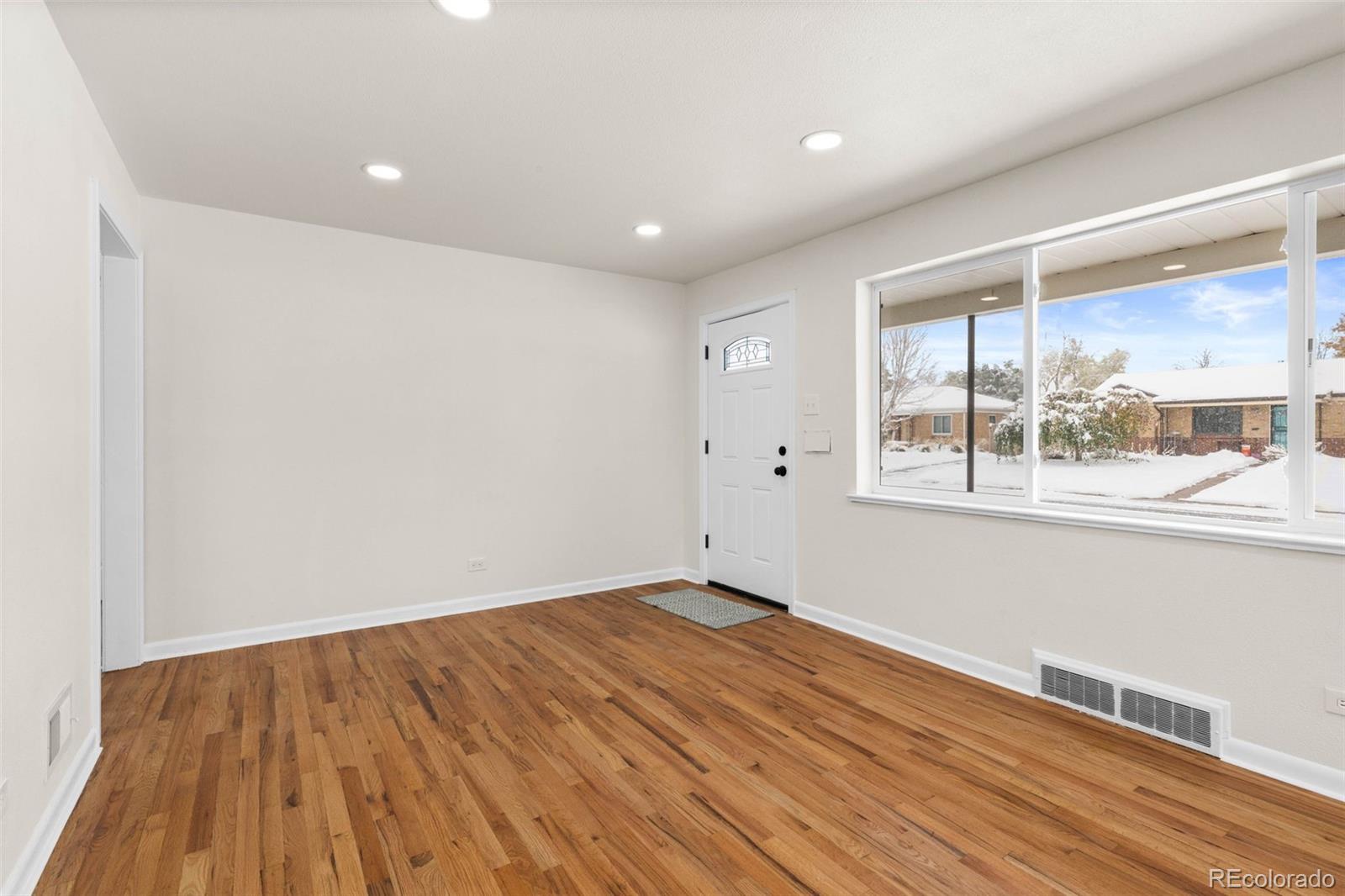 MLS Image #5 for 7555 e 22nd avenue,denver, Colorado