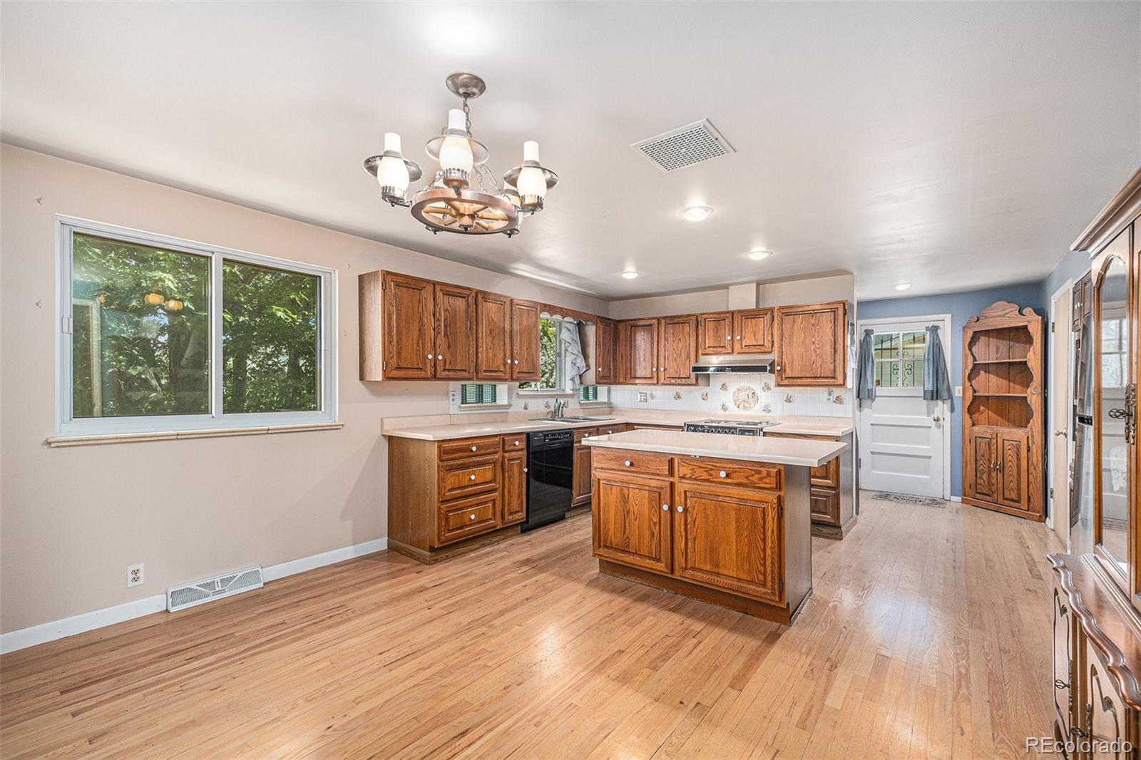 MLS Image #8 for 14751 e 24th avenue,aurora, Colorado