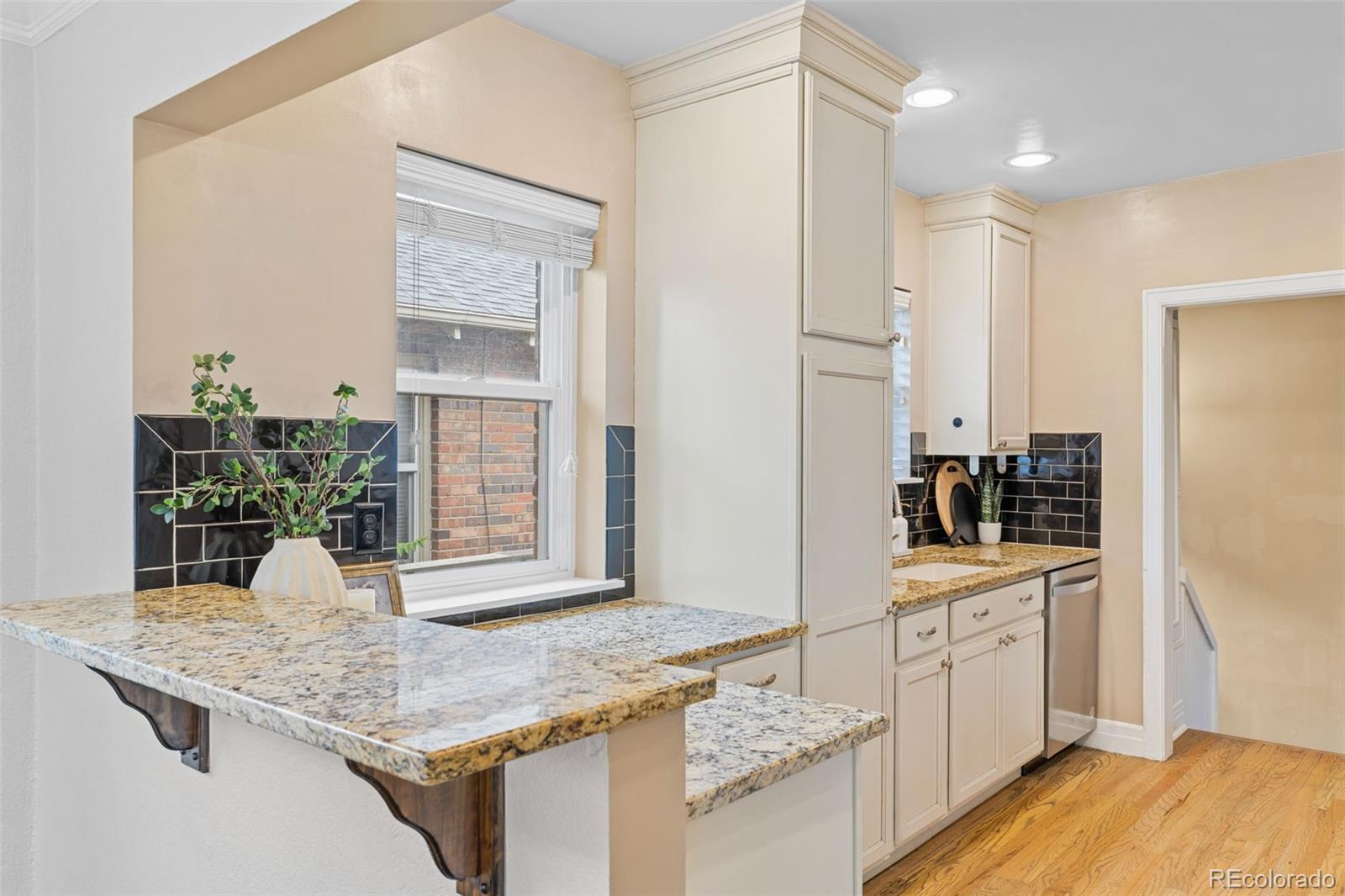 MLS Image #13 for 3334 w 37th avenue,denver, Colorado