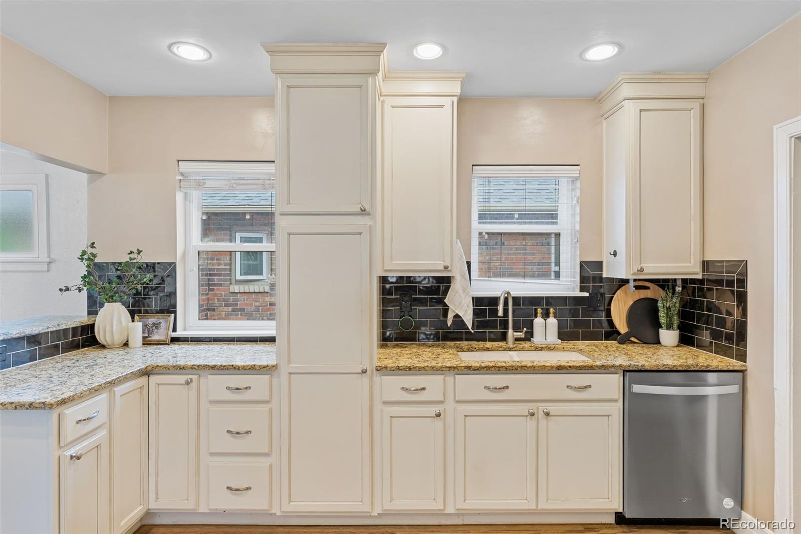 MLS Image #16 for 3334 w 37th avenue,denver, Colorado