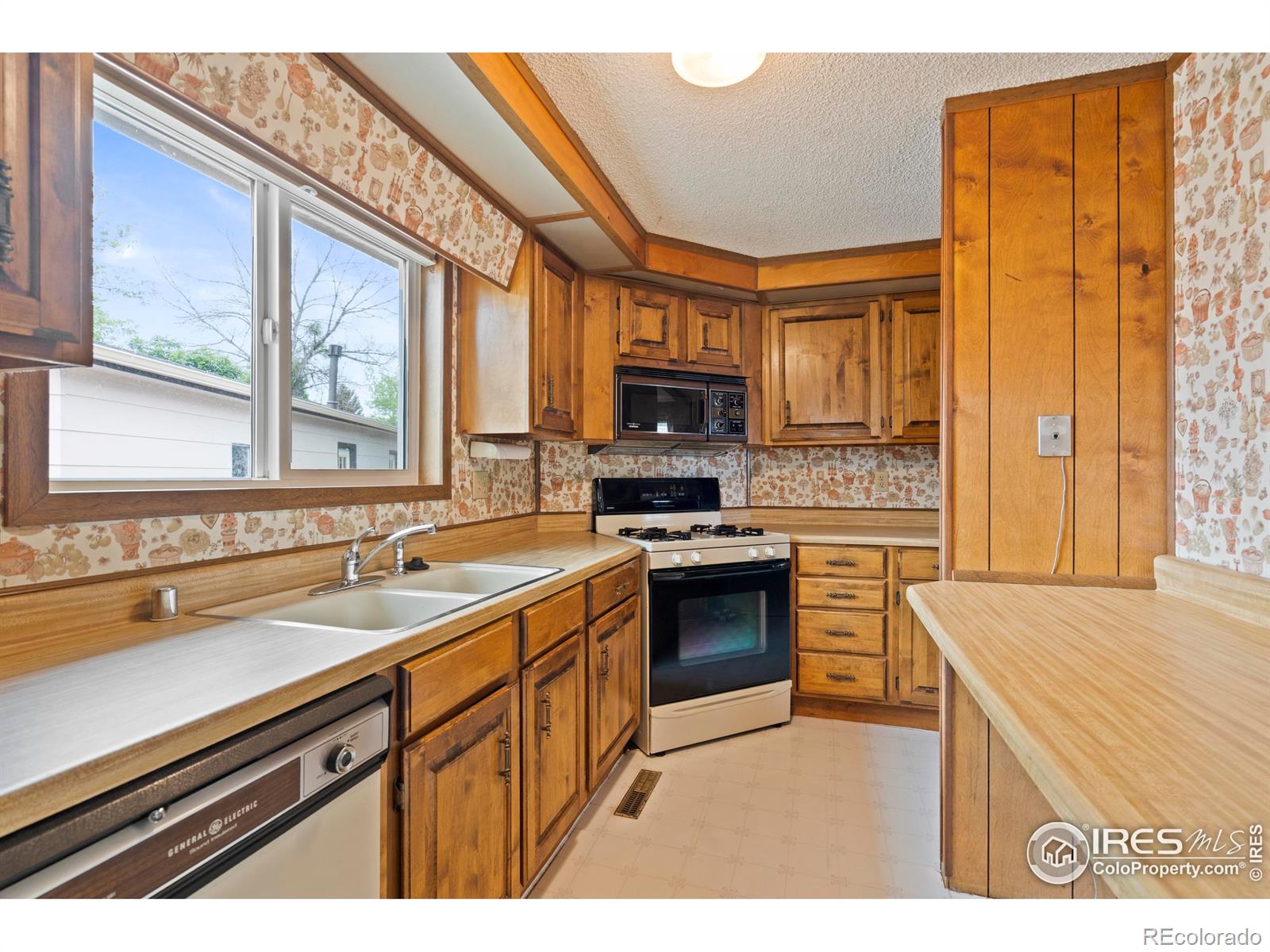 MLS Image #9 for 1155  caroline court,loveland, Colorado