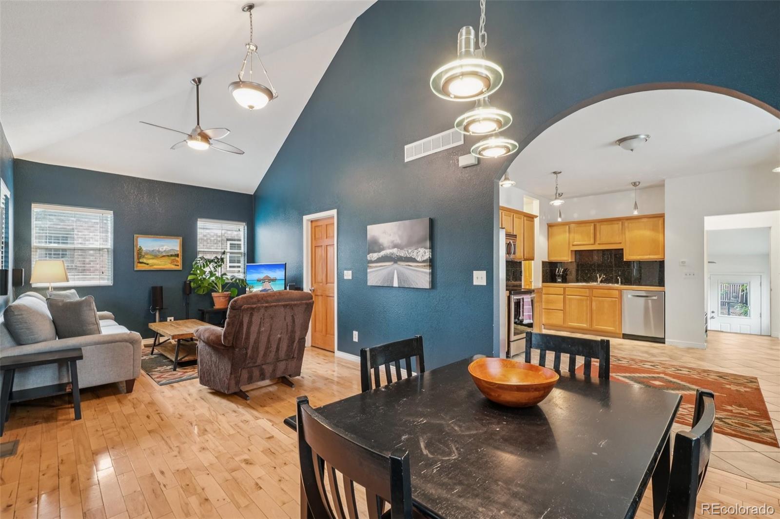 MLS Image #5 for 2203 s lincoln street,denver, Colorado