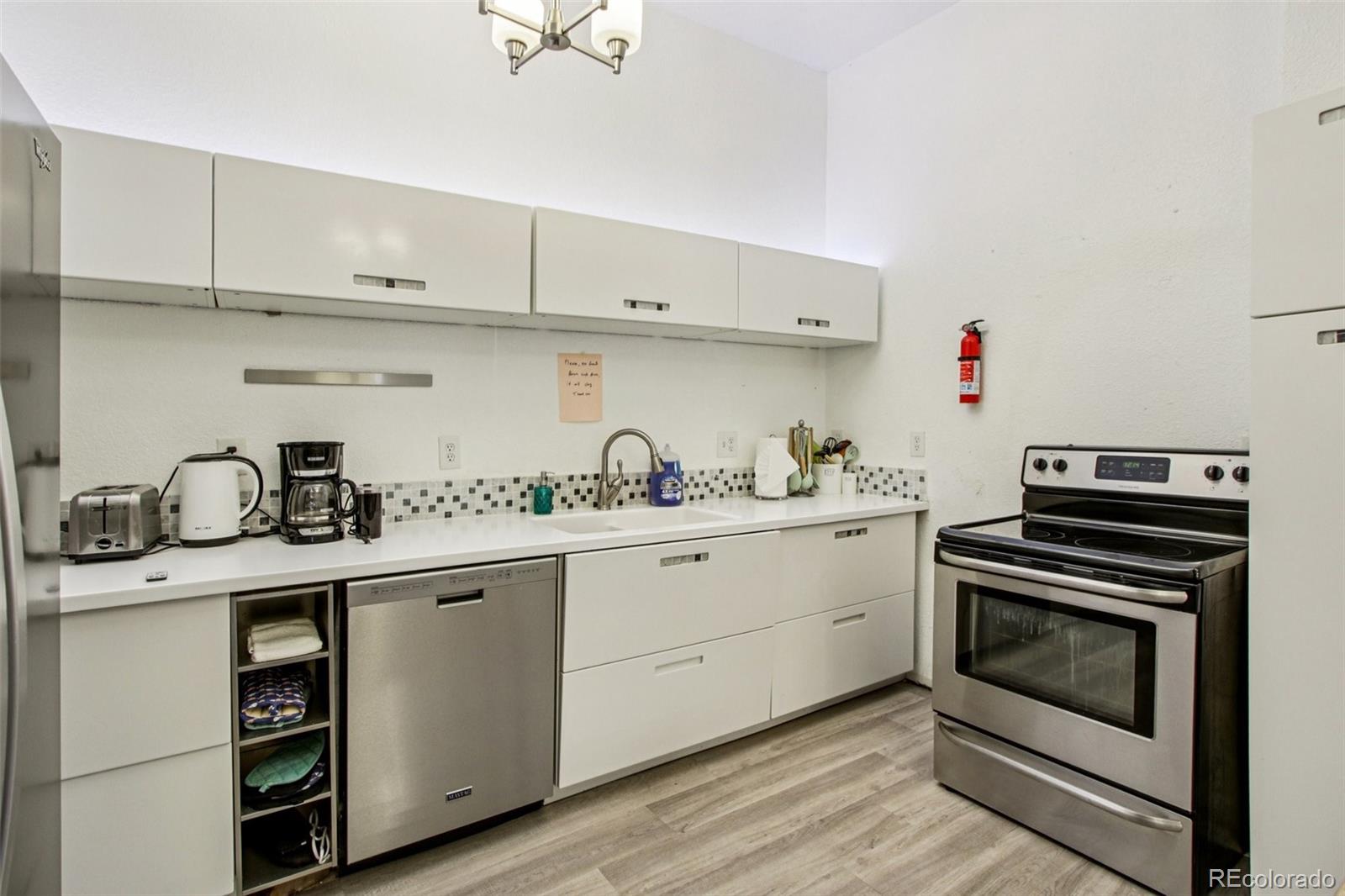 MLS Image #11 for 915  26th street,denver, Colorado