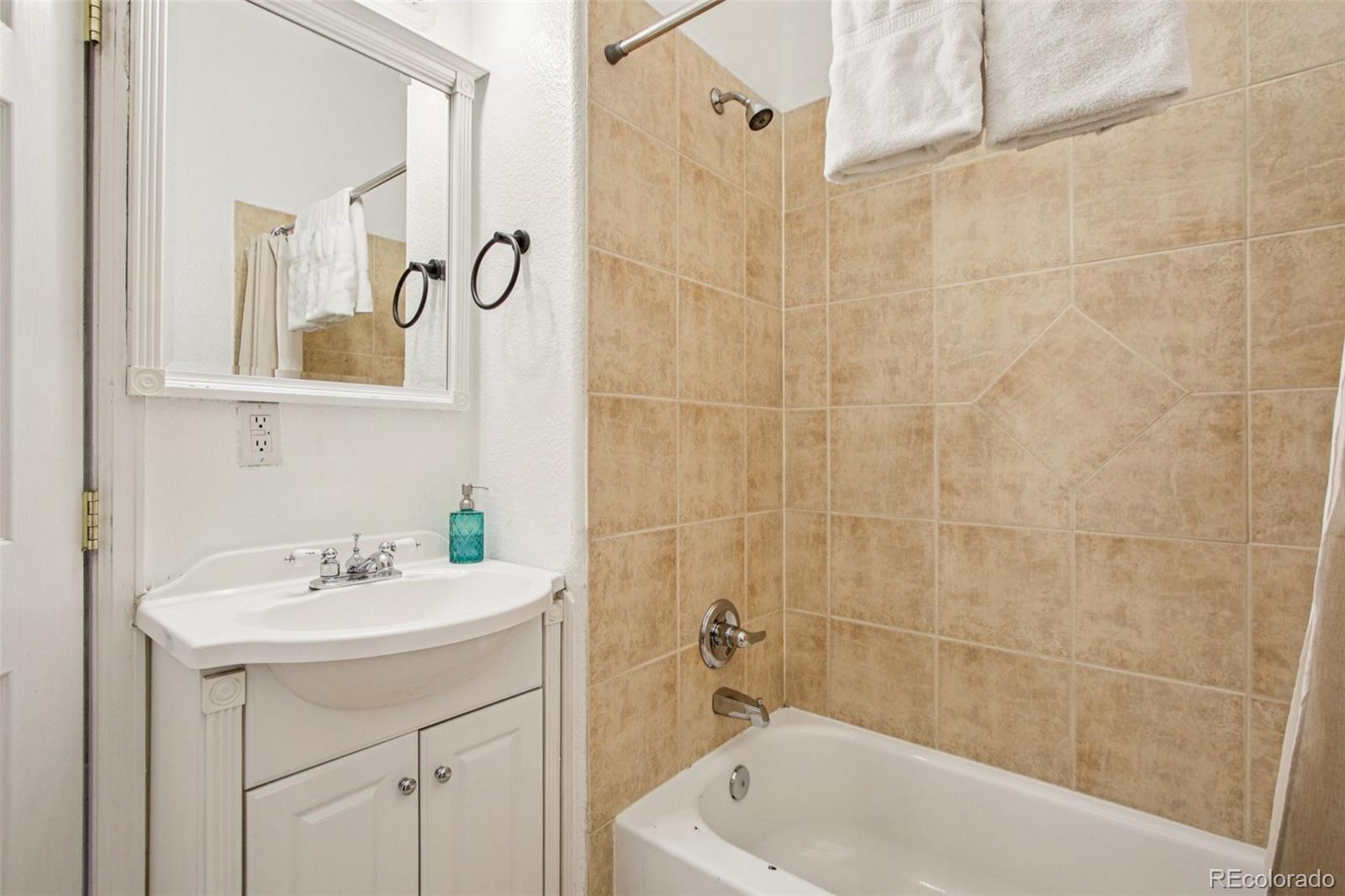 MLS Image #33 for 915  26th street,denver, Colorado