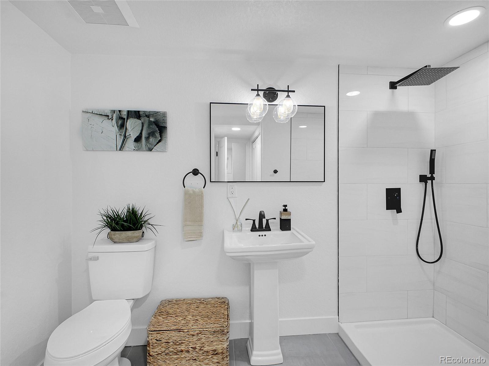 MLS Image #20 for 1517 s elkhart street,aurora, Colorado